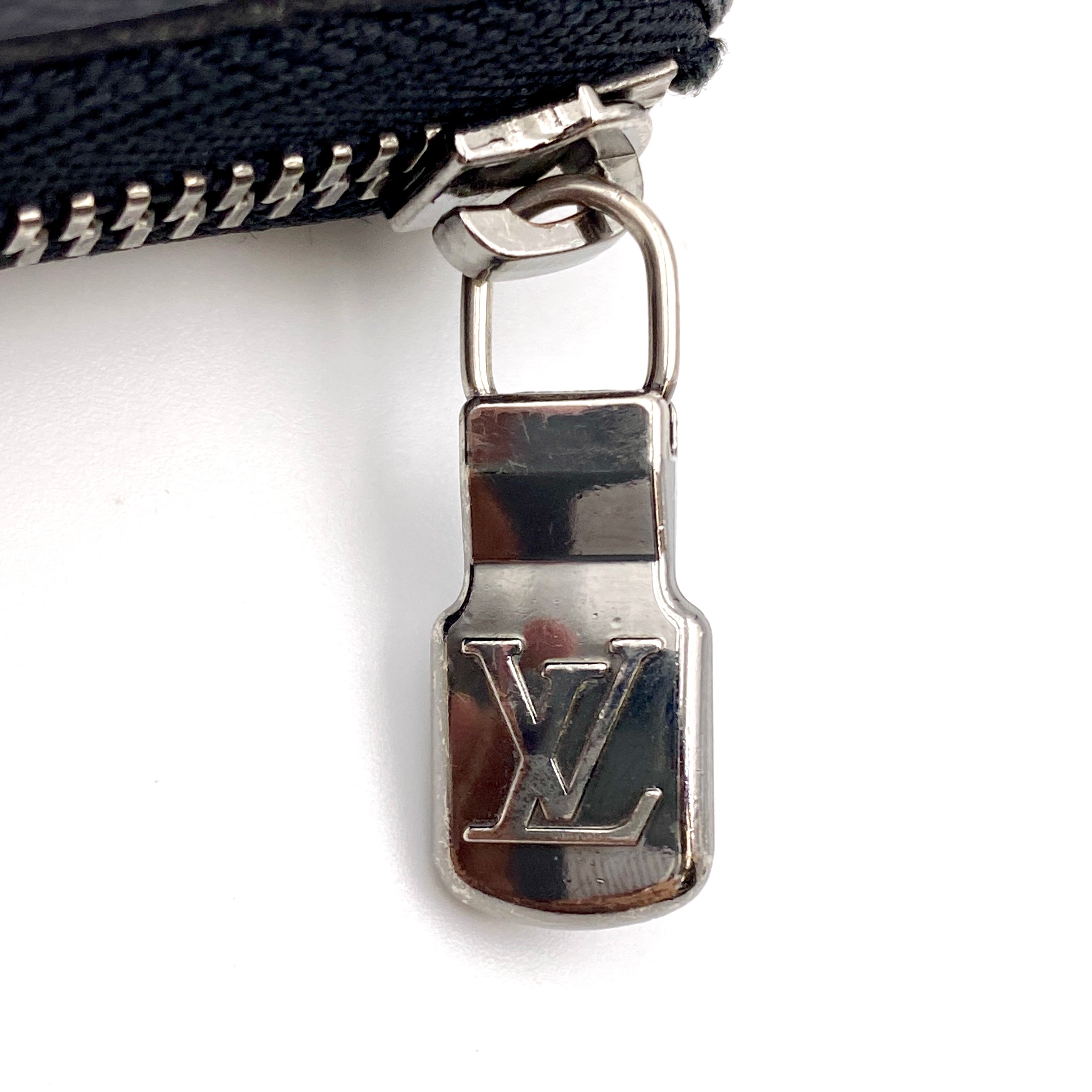 【送料無料】_ LOUIS VUITTON_(ルイヴィトン)_モノグラム・エクリプス_ジッピー・コインパース_ヴェルティカルM81622_ 中古品