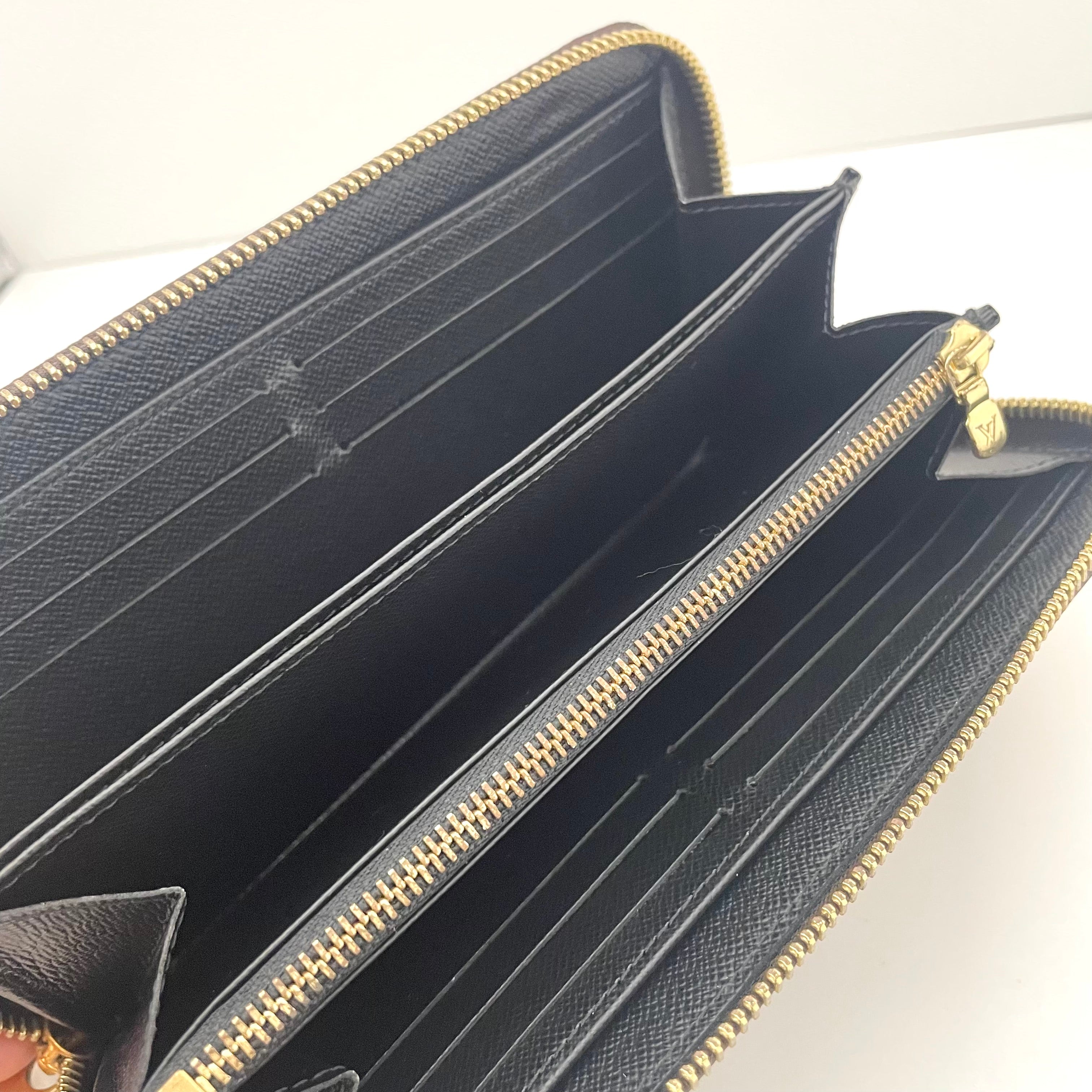 【送料無料】_ LOUIS VUITTON_(ルイヴィトン) _モノグラム・リバース ジッピーウォレット_ M82444 _中古品