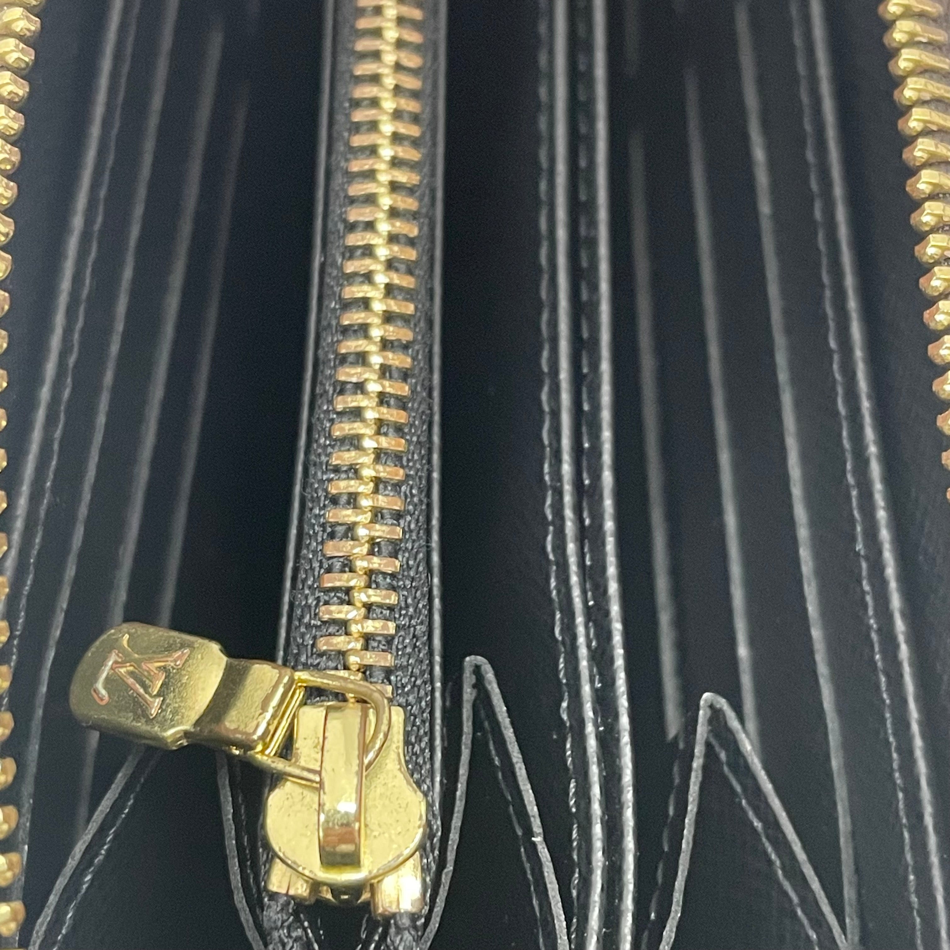 【送料無料】_ LOUIS VUITTON_(ルイヴィトン) _モノグラム・リバース ジッピーウォレット_ M82444 _中古品