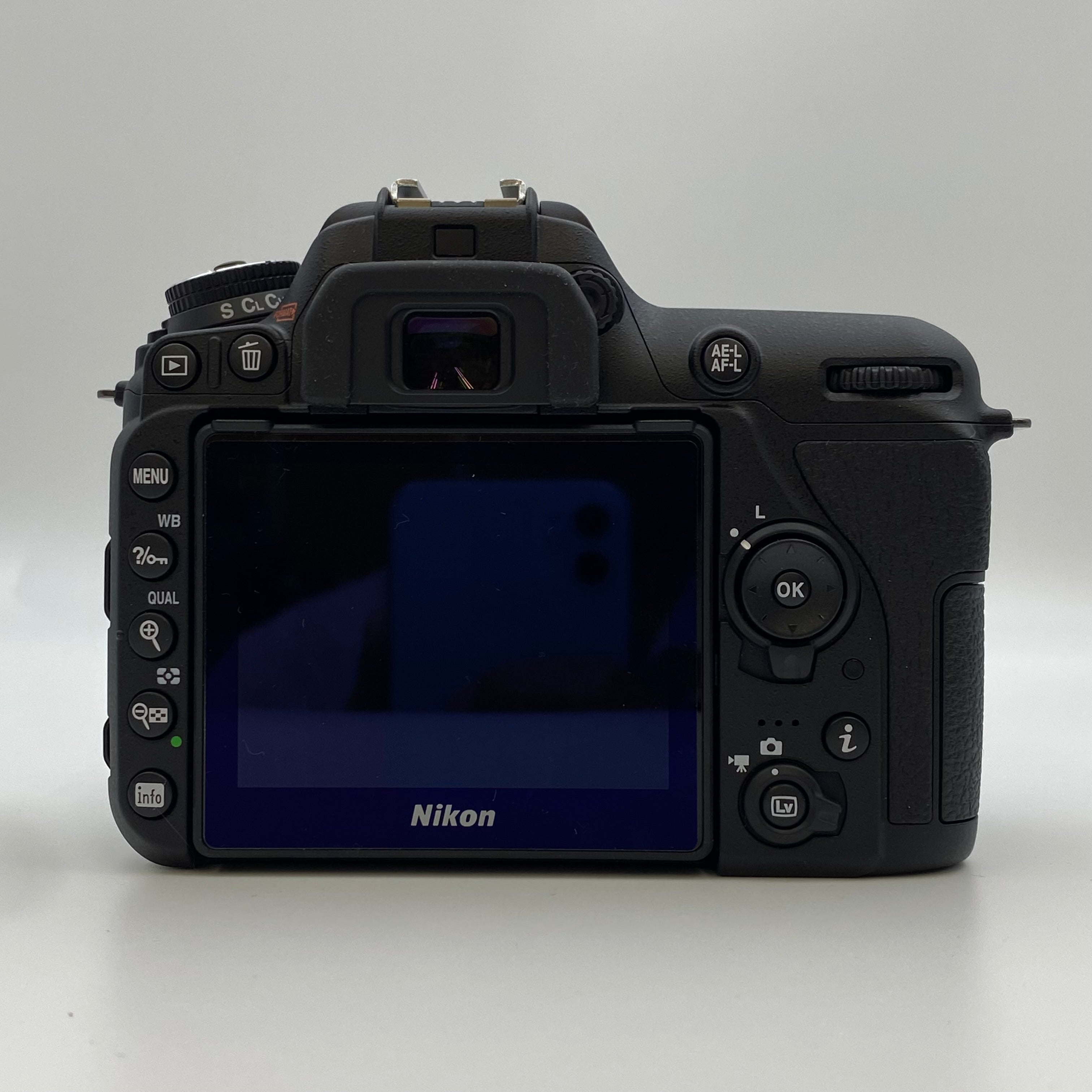 【送料無料】_ Nikon_(ニコン)_D7500 18-140 VR Kit_一眼レフカメラ レンズキット_中古品
