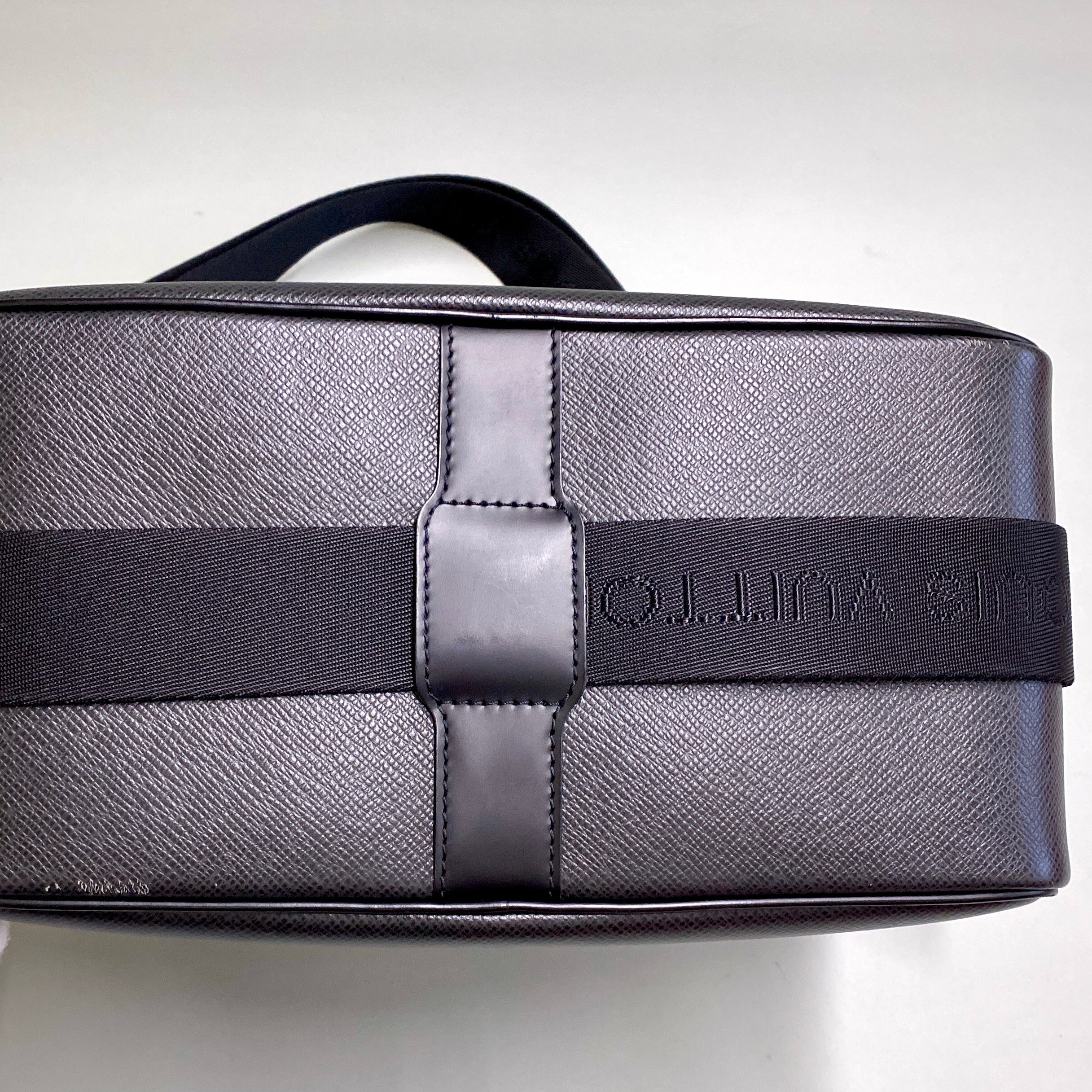 【送料無料】_ LOUIS VUITTON_(ルイヴィトン)_タイガ _リポーター アルドワーズ_ M30152_ 中古品