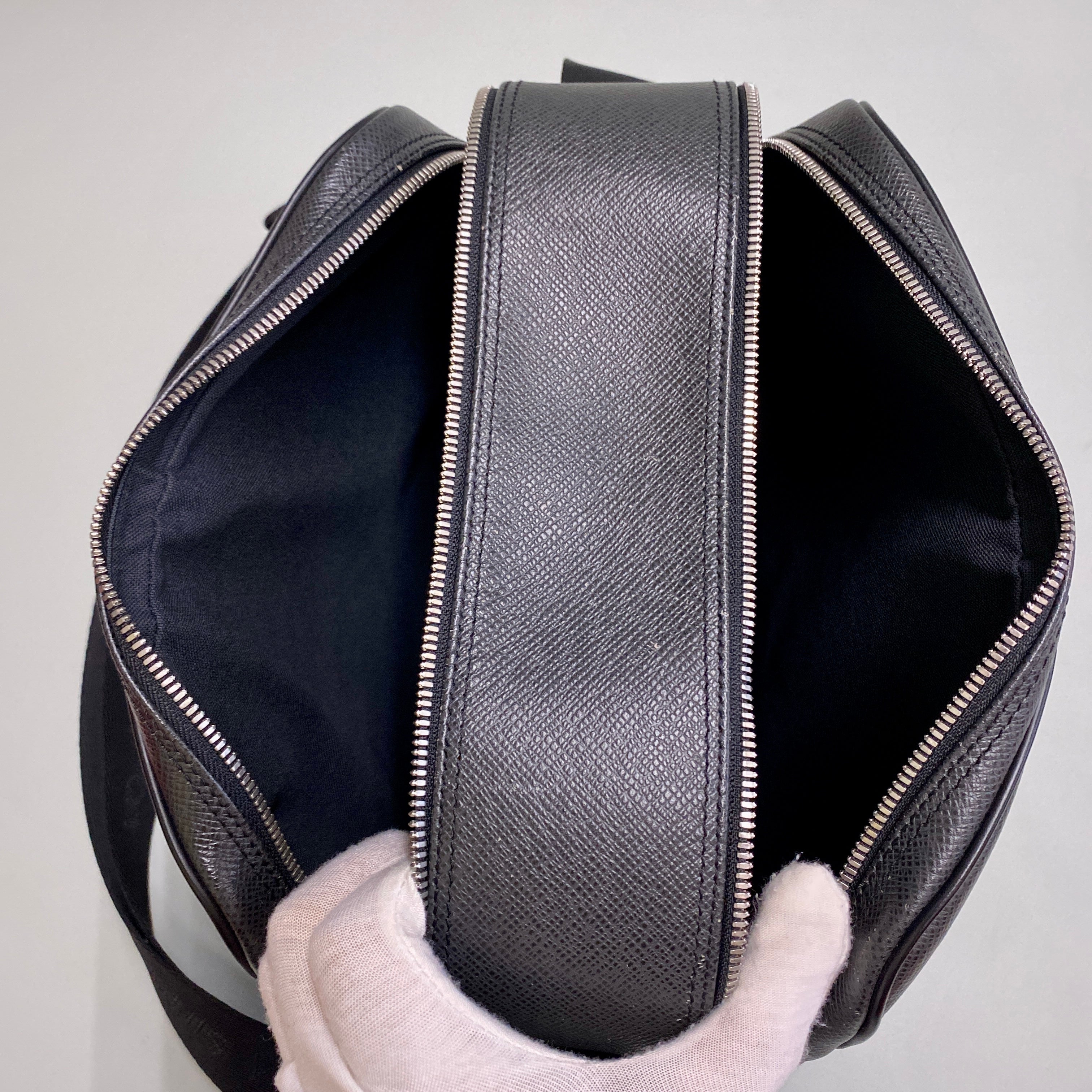 【送料無料】_ LOUIS VUITTON_(ルイヴィトン)_タイガ _リポーター アルドワーズ_ M30152_ 中古品