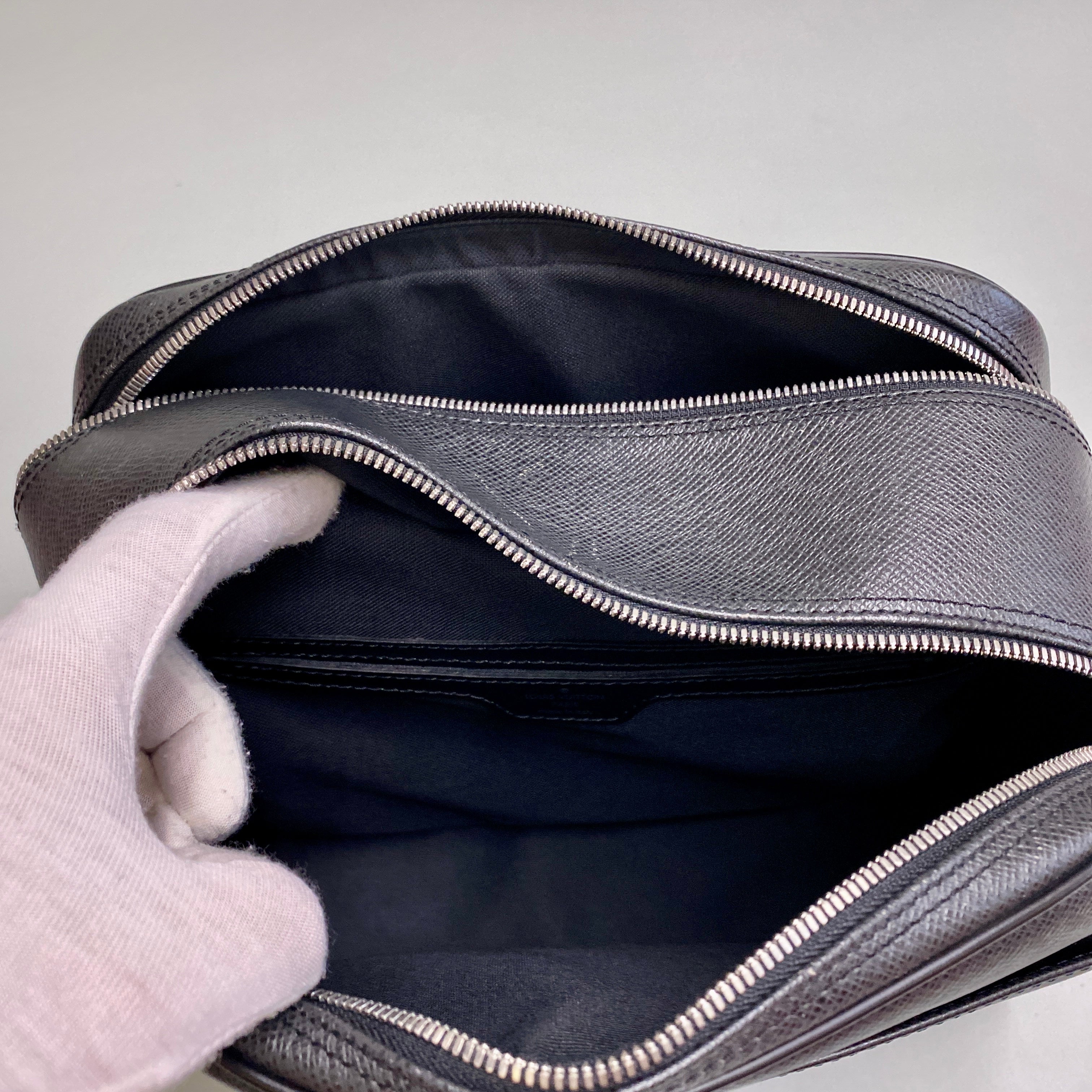 【送料無料】_ LOUIS VUITTON_(ルイヴィトン)_タイガ _リポーター アルドワーズ_ M30152_ 中古品