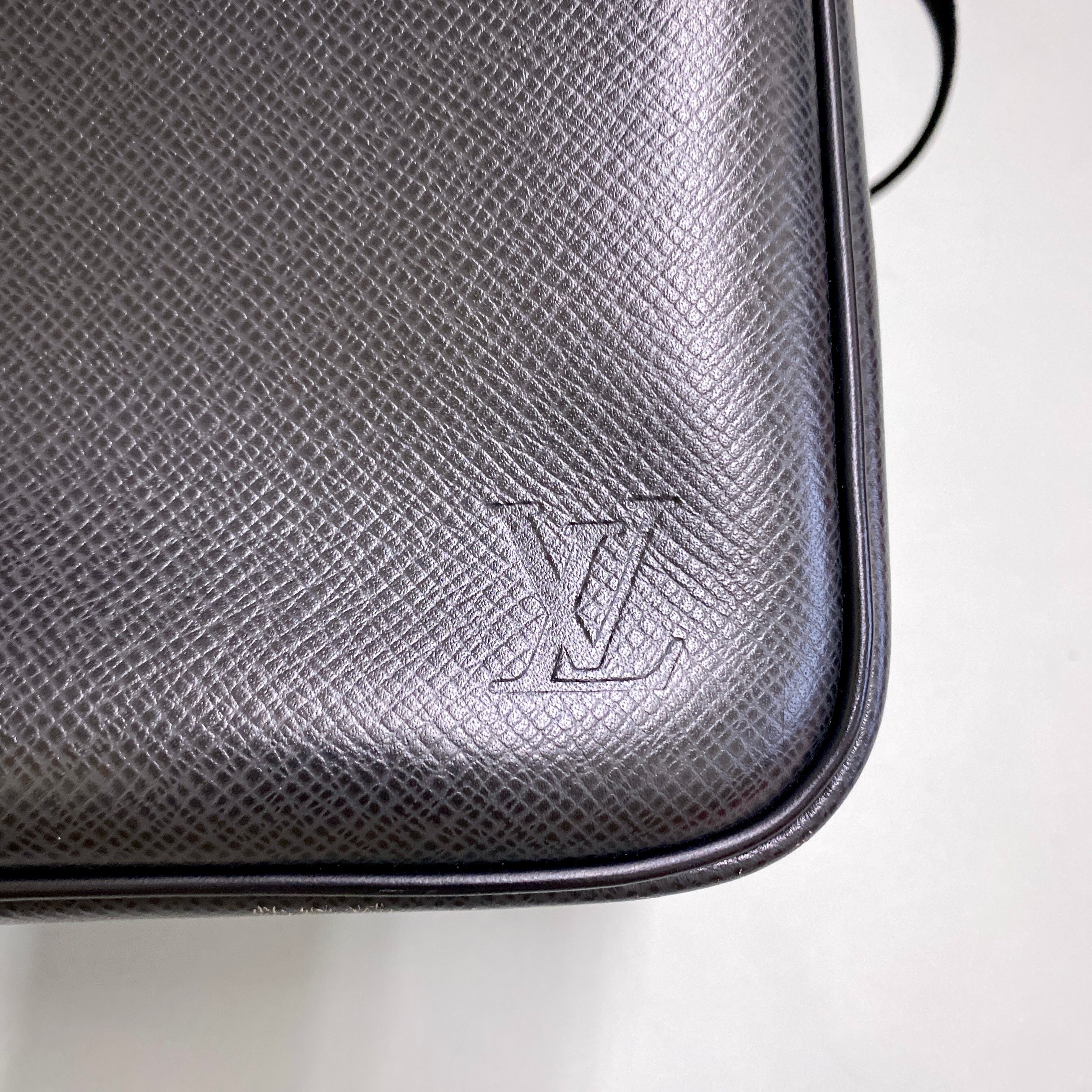 【送料無料】_ LOUIS VUITTON_(ルイヴィトン)_タイガ _リポーター アルドワーズ_ M30152_ 中古品