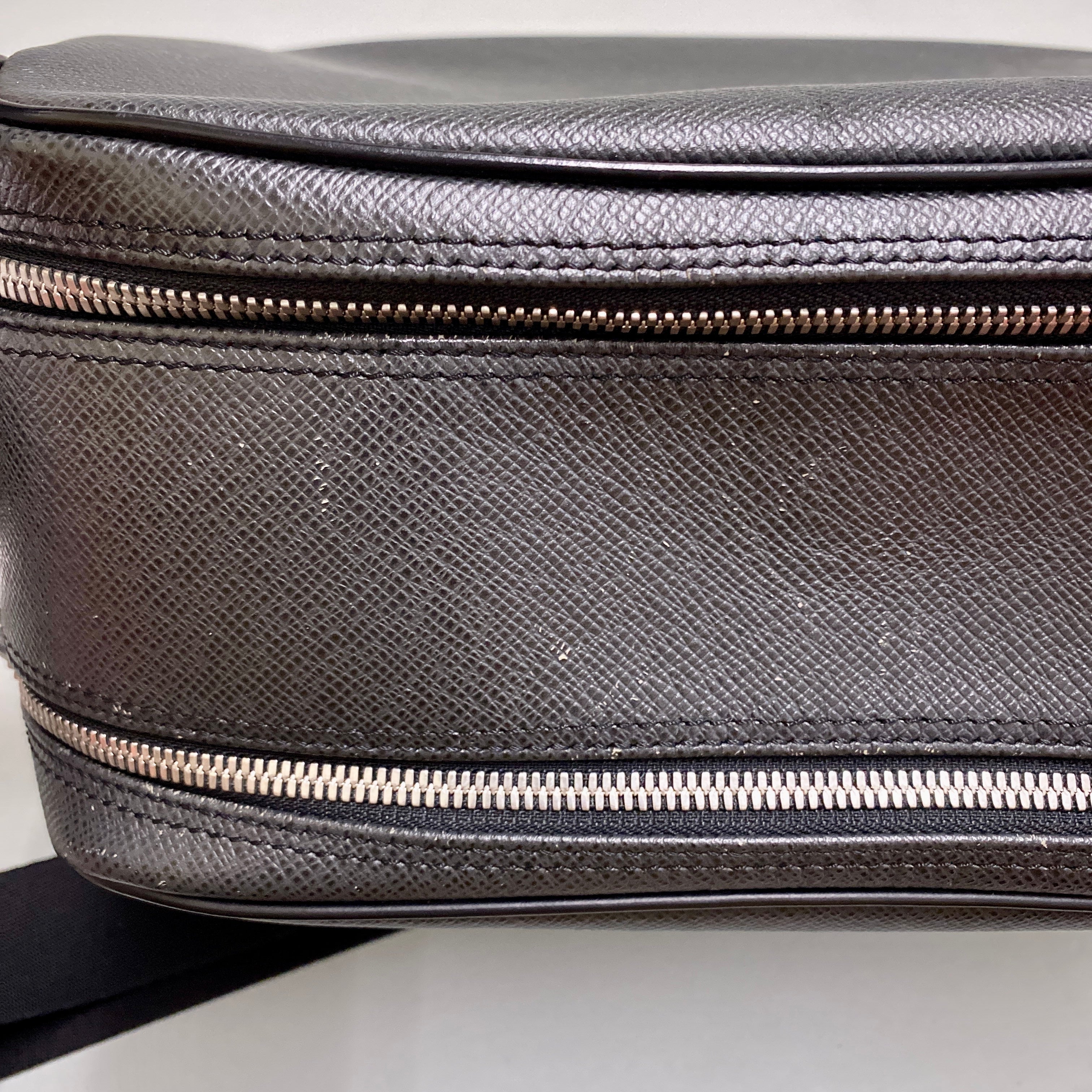 【送料無料】_ LOUIS VUITTON_(ルイヴィトン)_タイガ _リポーター アルドワーズ_ M30152_ 中古品