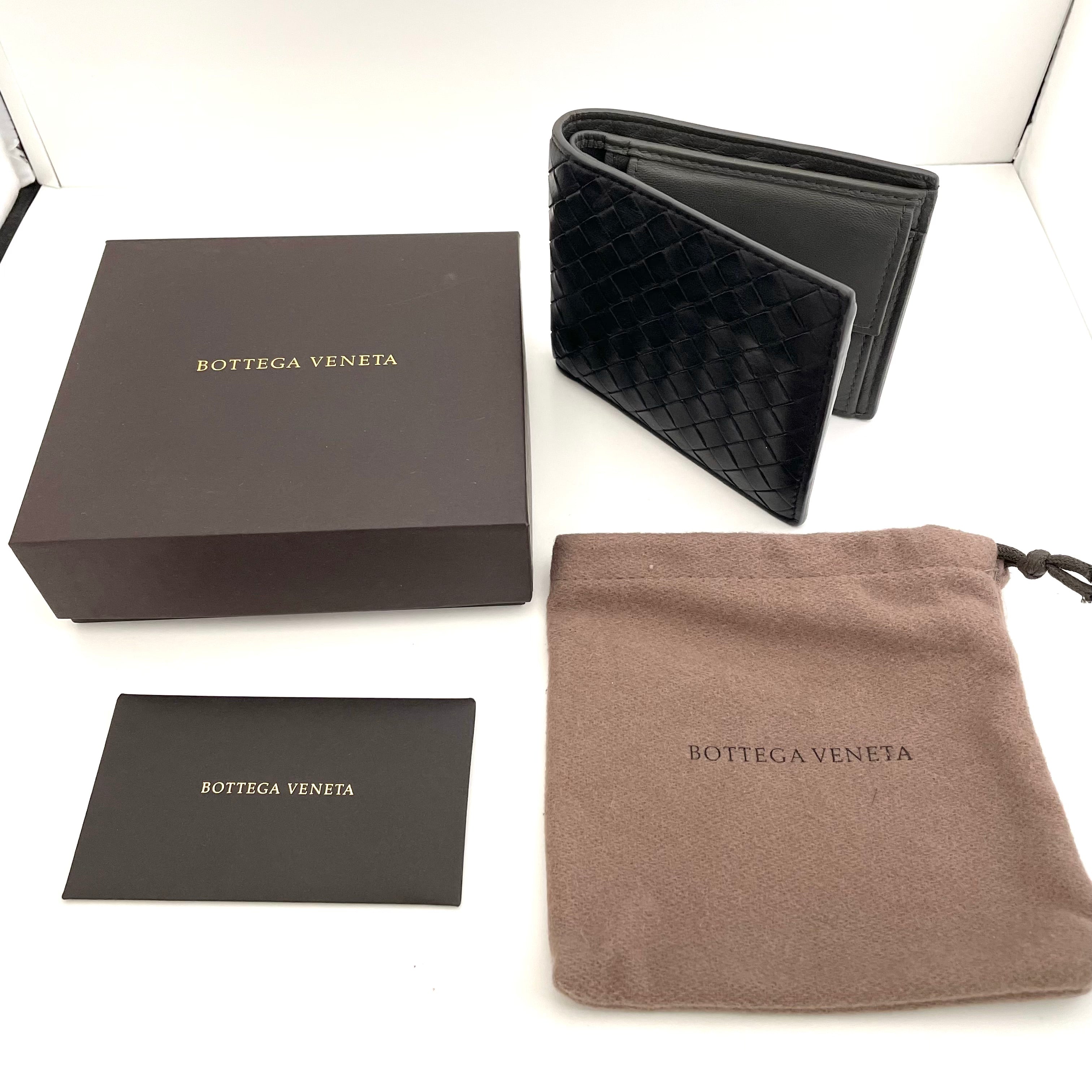 【送料無料】_ BOTTEGA VENETA_(ボッテガヴェネタ)_ 二つ折り財布 _イントレチャート カーフレザー ラムスキン _ブラック ニューライトグレー _193642 V465U 8885 _中古品