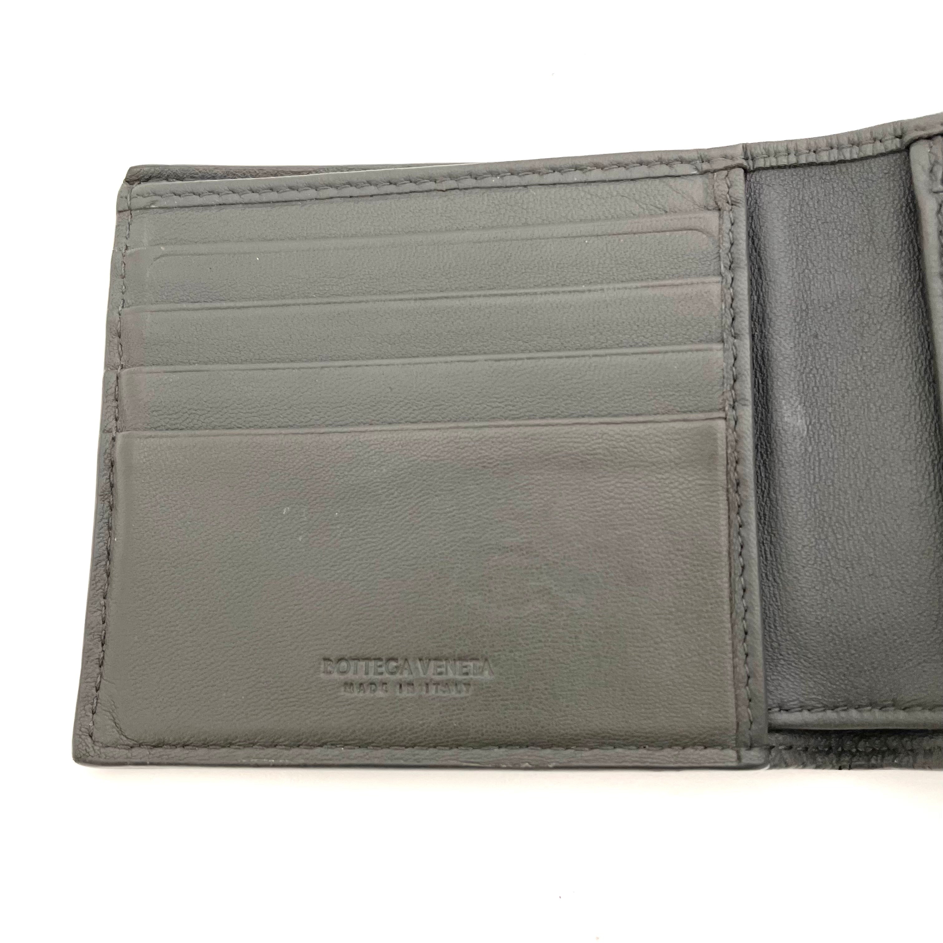 【送料無料】_ BOTTEGA VENETA_(ボッテガヴェネタ)_ 二つ折り財布 _イントレチャート カーフレザー ラムスキン _ブラック ニューライトグレー _193642 V465U 8885 _中古品