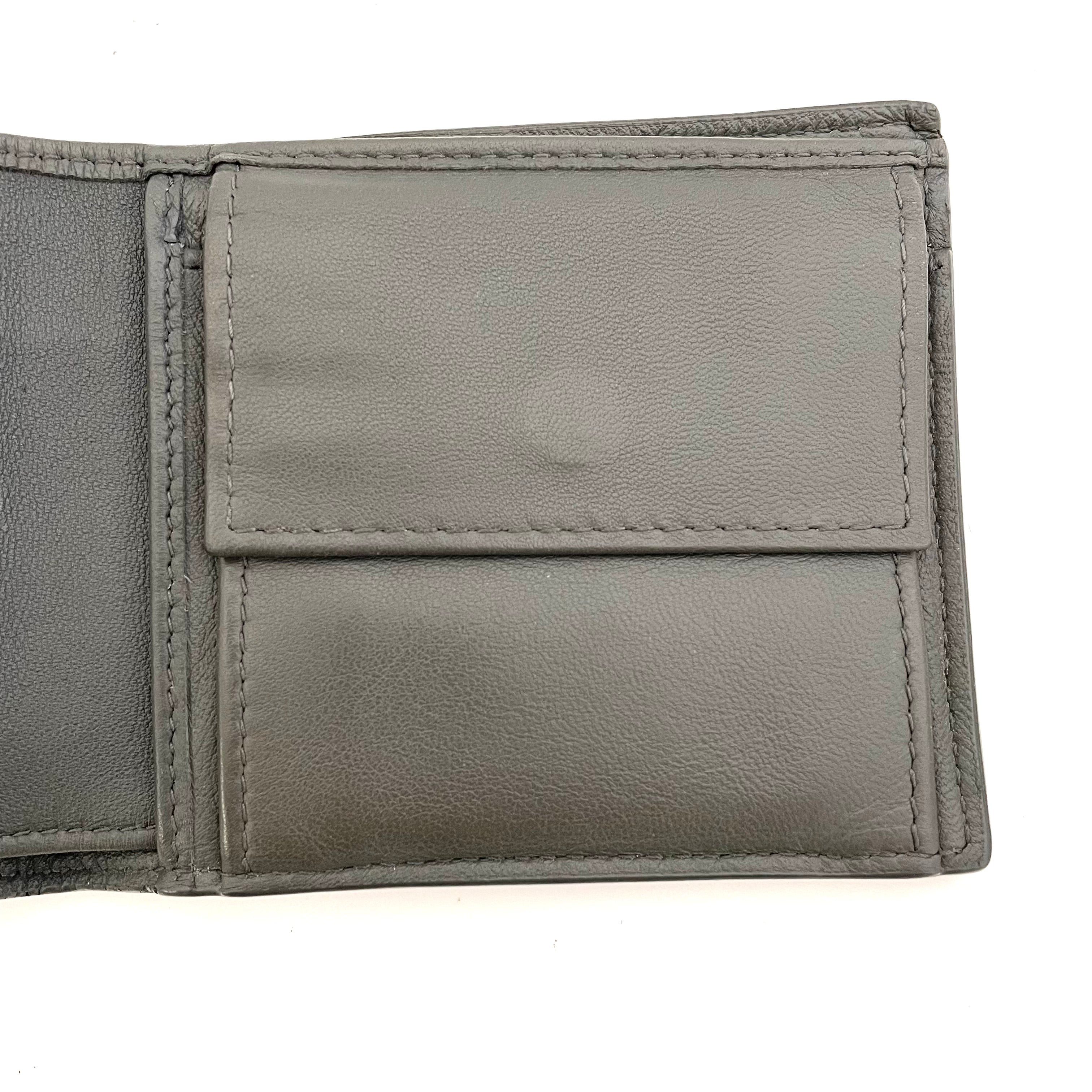 【送料無料】_ BOTTEGA VENETA_(ボッテガヴェネタ)_ 二つ折り財布 _イントレチャート カーフレザー ラムスキン _ブラック ニューライトグレー _193642 V465U 8885 _中古品