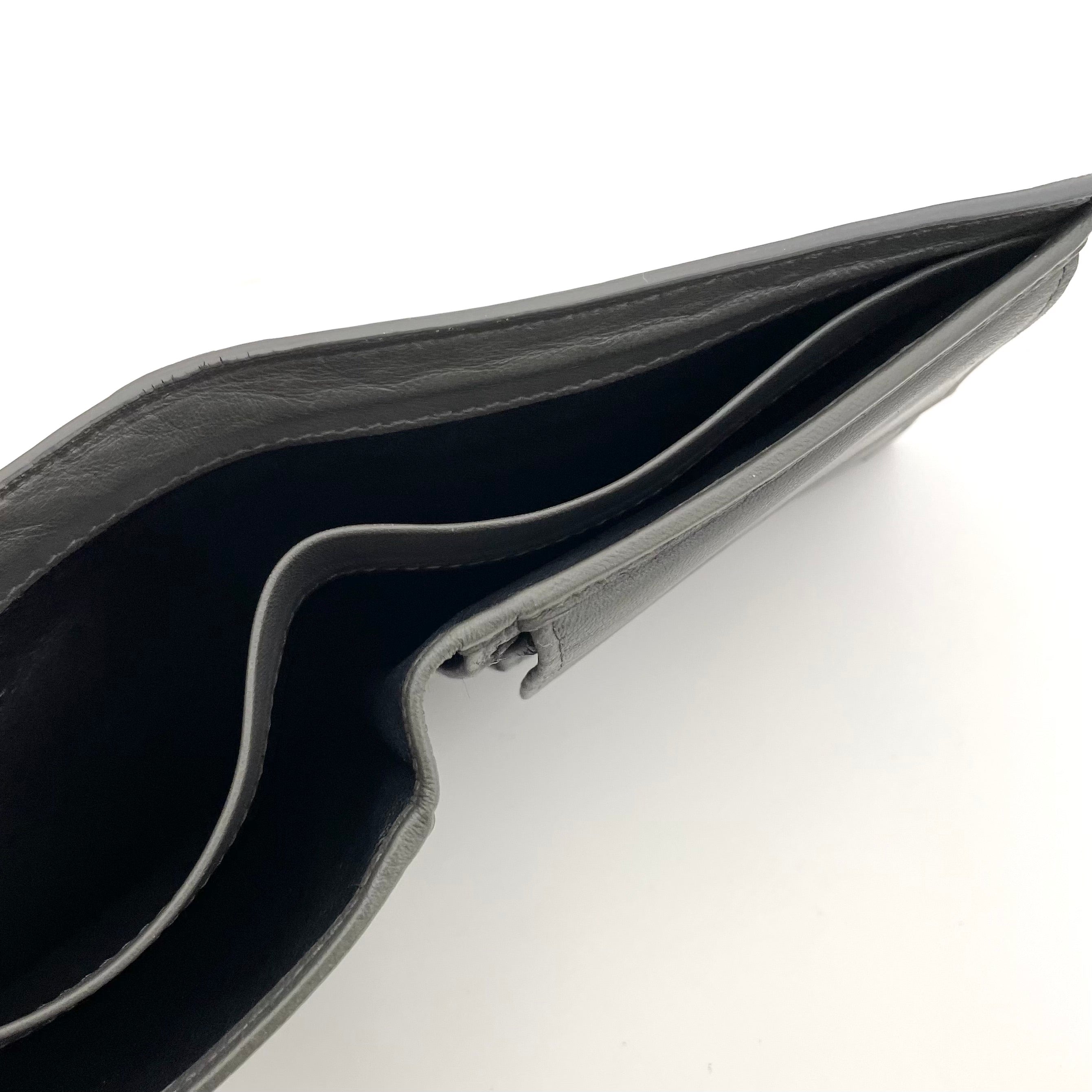 【送料無料】_ BOTTEGA VENETA_(ボッテガヴェネタ)_ 二つ折り財布 _イントレチャート カーフレザー ラムスキン _ブラック ニューライトグレー _193642 V465U 8885 _中古品