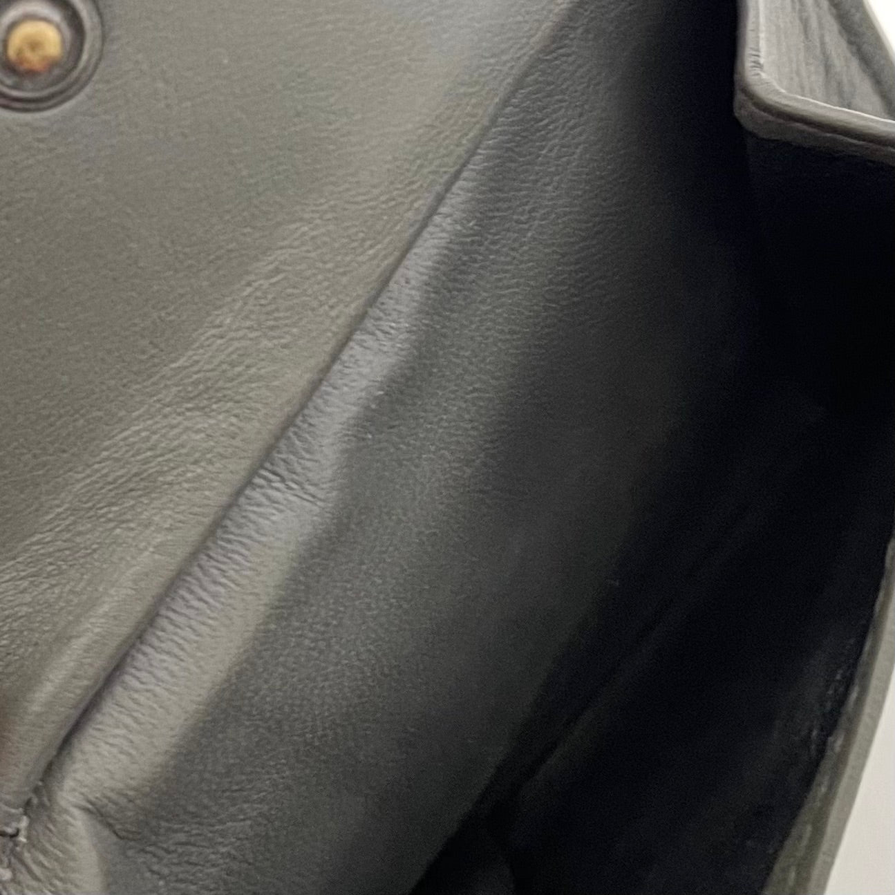 【送料無料】_ BOTTEGA VENETA_(ボッテガヴェネタ)_ 二つ折り財布 _イントレチャート カーフレザー ラムスキン _ブラック ニューライトグレー _193642 V465U 8885 _中古品