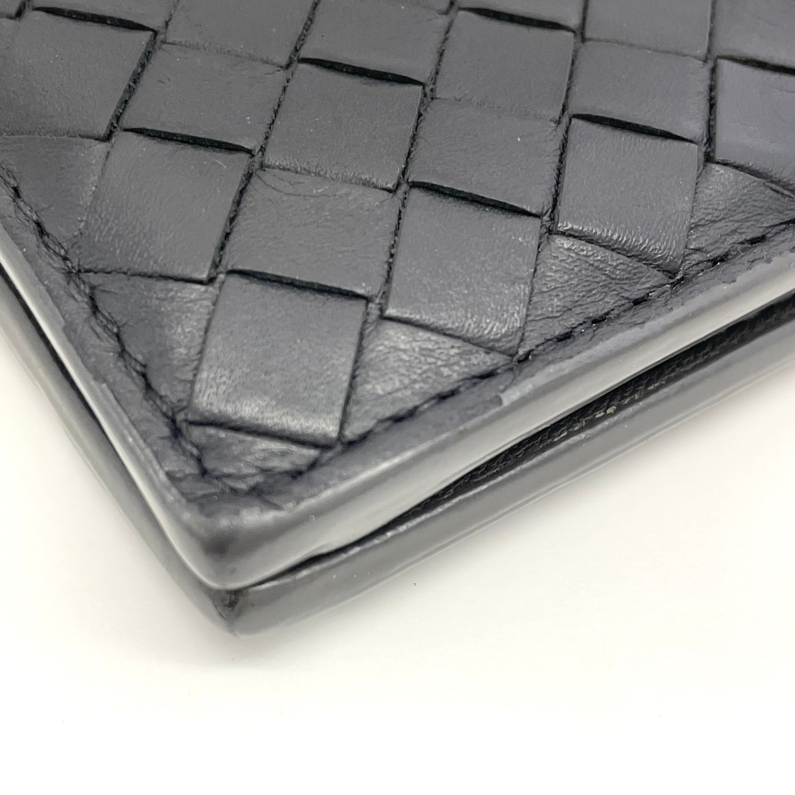 【送料無料】_ BOTTEGA VENETA_(ボッテガヴェネタ)_ 二つ折り財布 _イントレチャート カーフレザー ラムスキン _ブラック ニューライトグレー _193642 V465U 8885 _中古品