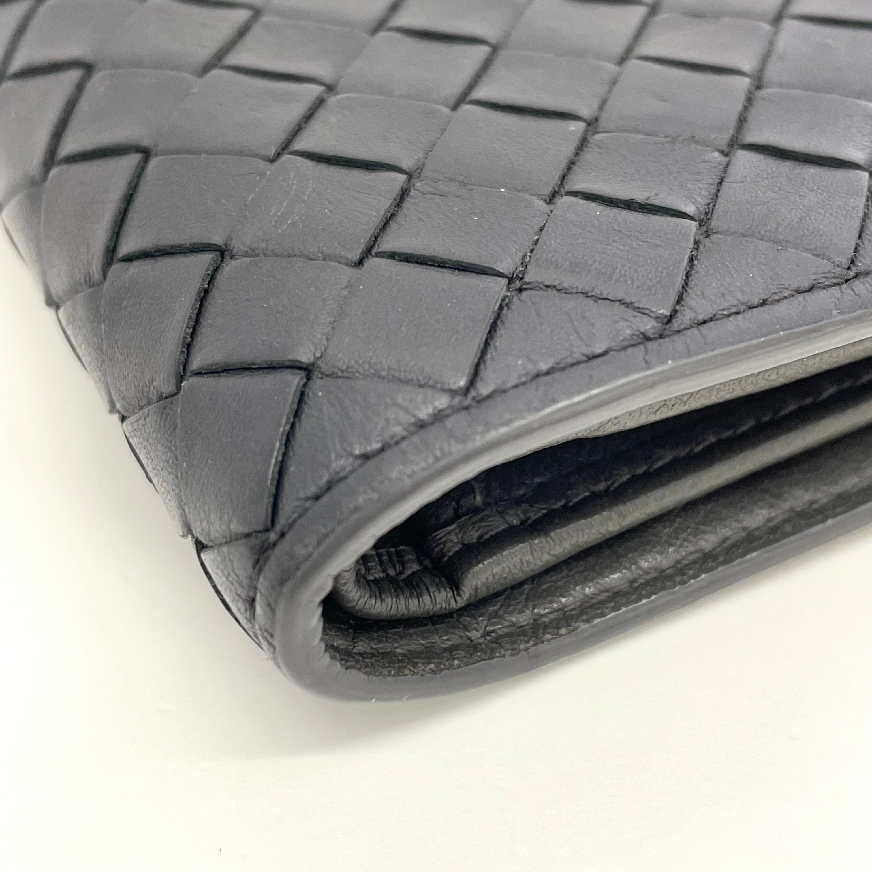 【送料無料】_ BOTTEGA VENETA_(ボッテガヴェネタ)_ 二つ折り財布 _イントレチャート カーフレザー ラムスキン _ブラック ニューライトグレー _193642 V465U 8885 _中古品