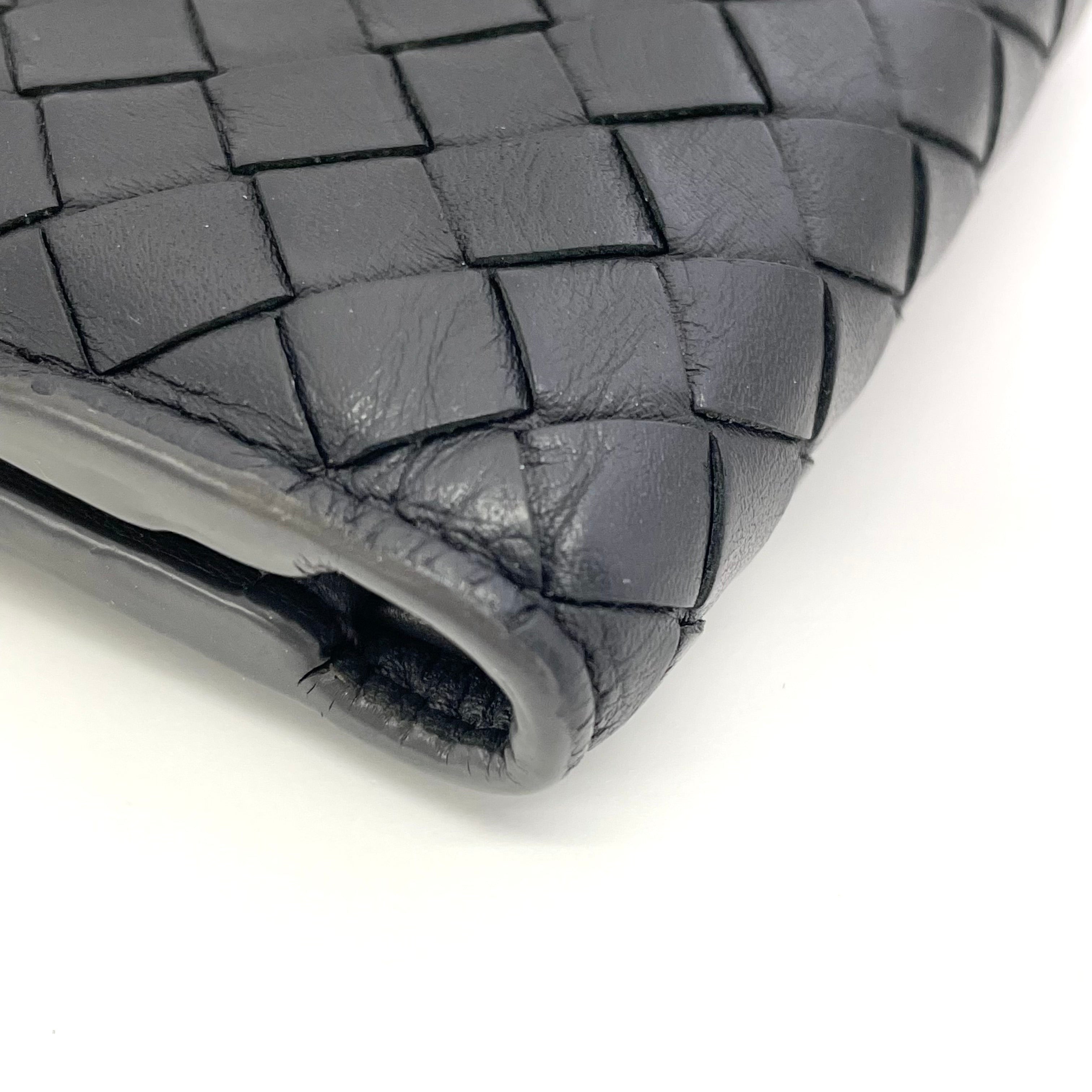 【送料無料】_ BOTTEGA VENETA_(ボッテガヴェネタ)_ 二つ折り財布 _イントレチャート カーフレザー ラムスキン _ブラック ニューライトグレー _193642 V465U 8885 _中古品