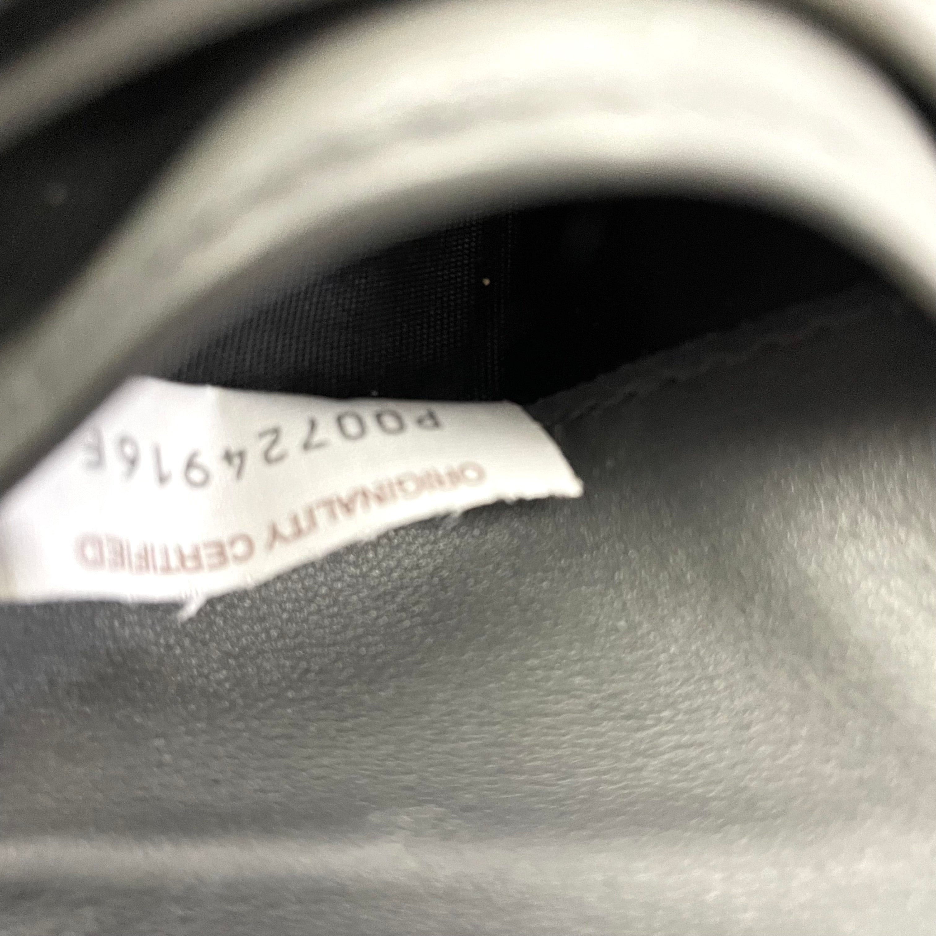 【送料無料】_ BOTTEGA VENETA_(ボッテガヴェネタ)_ 二つ折り財布 _イントレチャート カーフレザー ラムスキン _ブラック ニューライトグレー _193642 V465U 8885 _中古品