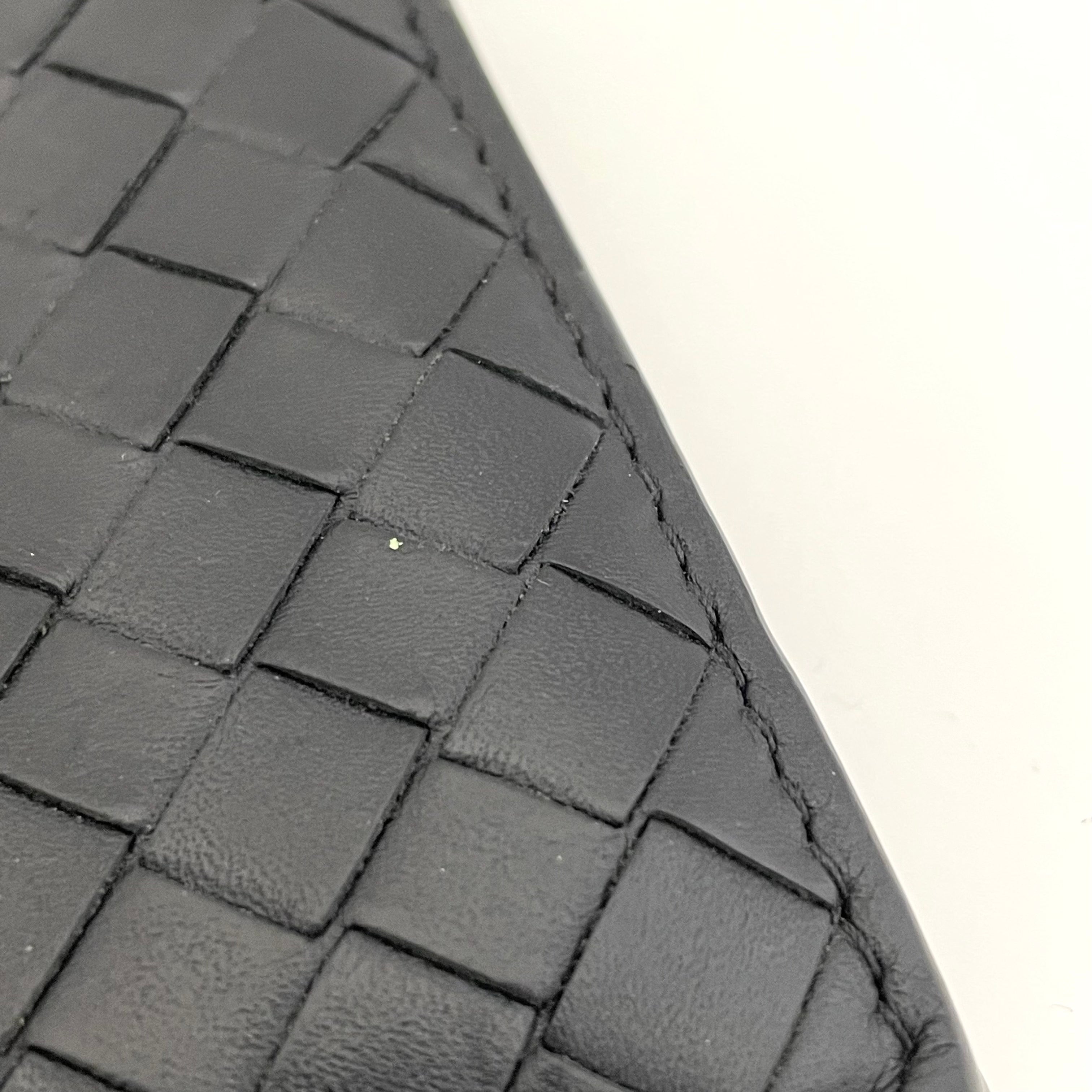 【送料無料】_ BOTTEGA VENETA_(ボッテガヴェネタ)_ 二つ折り財布 _イントレチャート カーフレザー ラムスキン _ブラック ニューライトグレー _193642 V465U 8885 _中古品