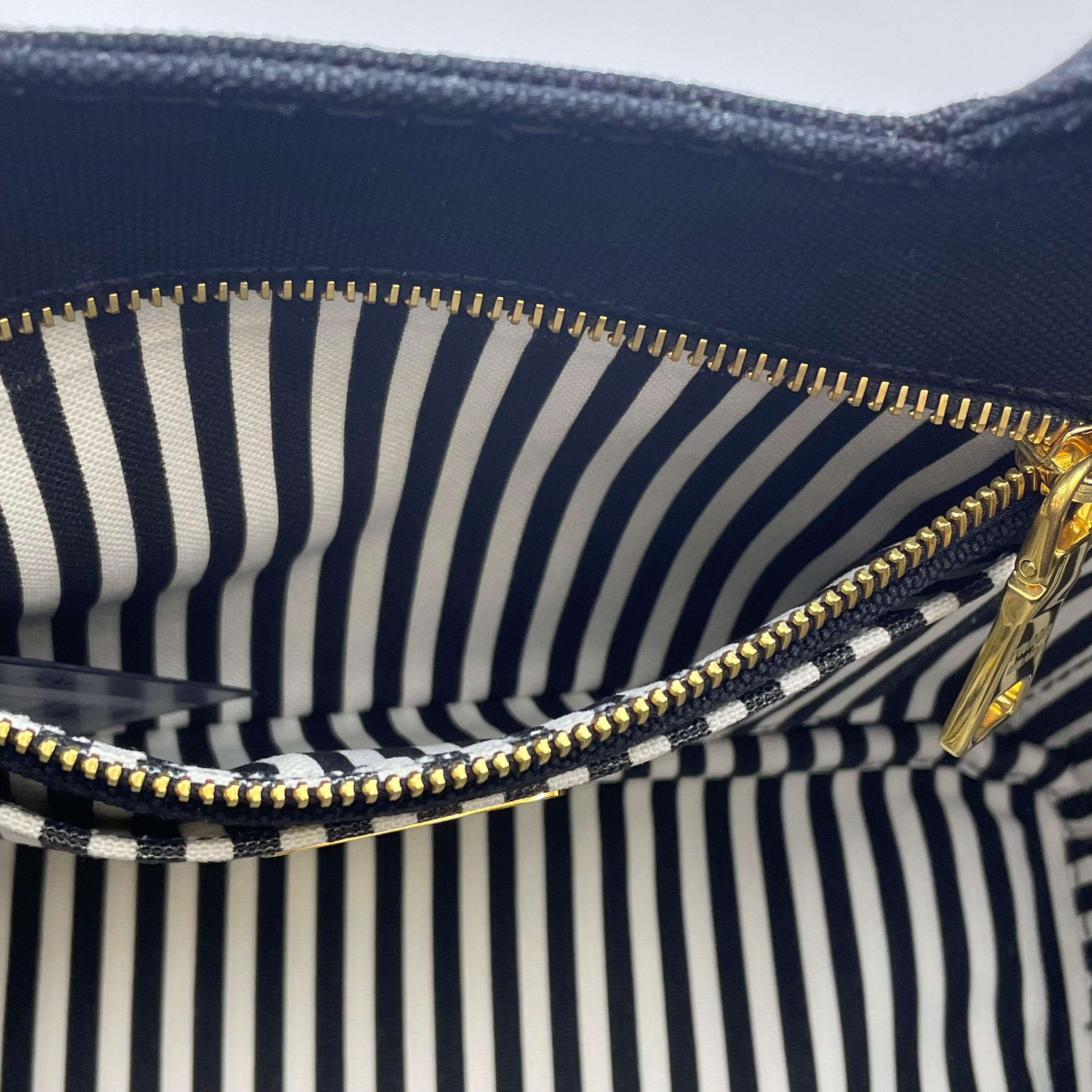 【送料無料】_ PRADA_(プラダ)_ミニカナパトートバッグ_ IBG439 黒/ストライプ _2WAYストラップ付き_ 中古品