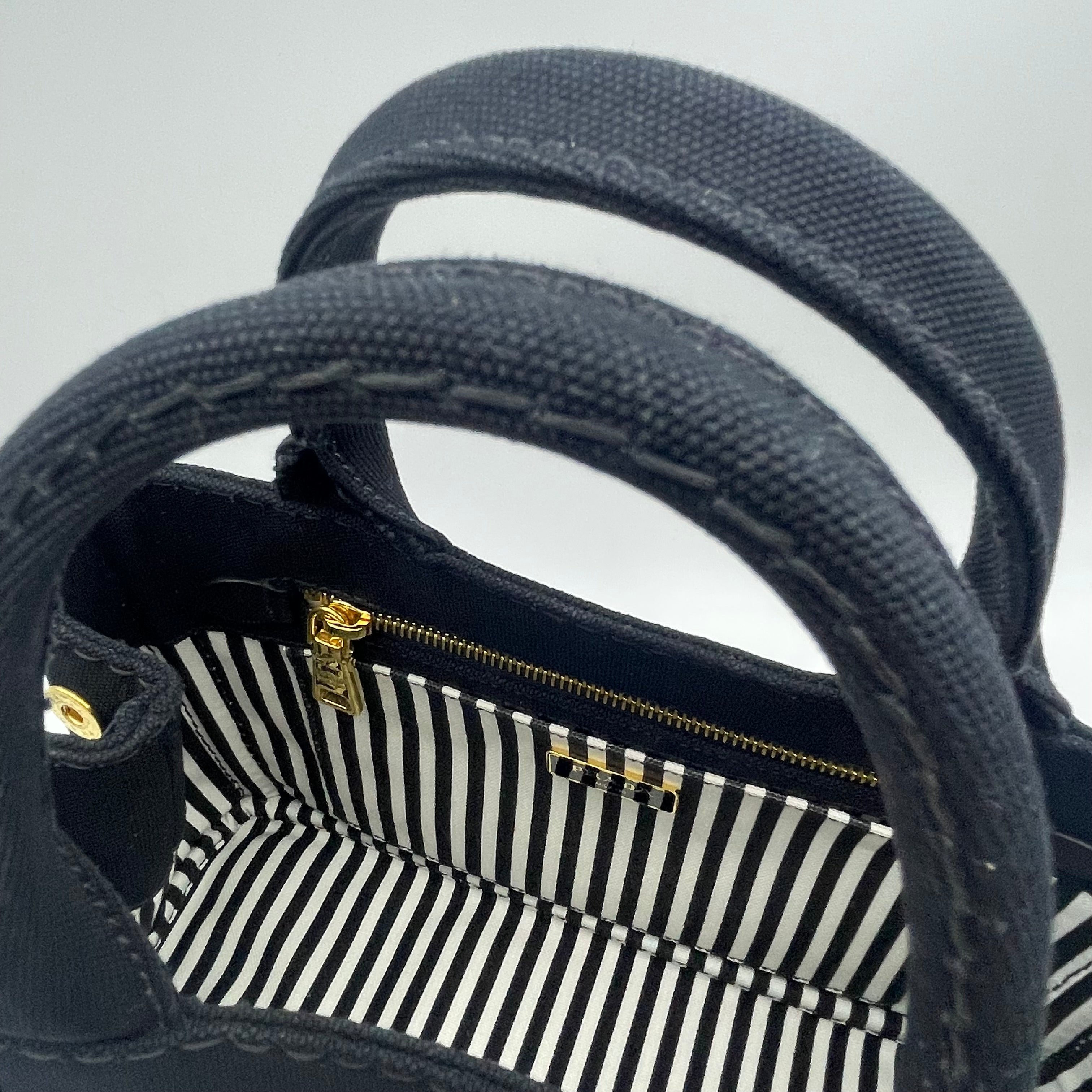 【送料無料】_ PRADA_(プラダ)_ミニカナパトートバッグ_ IBG439 黒/ストライプ _2WAYストラップ付き_ 中古品