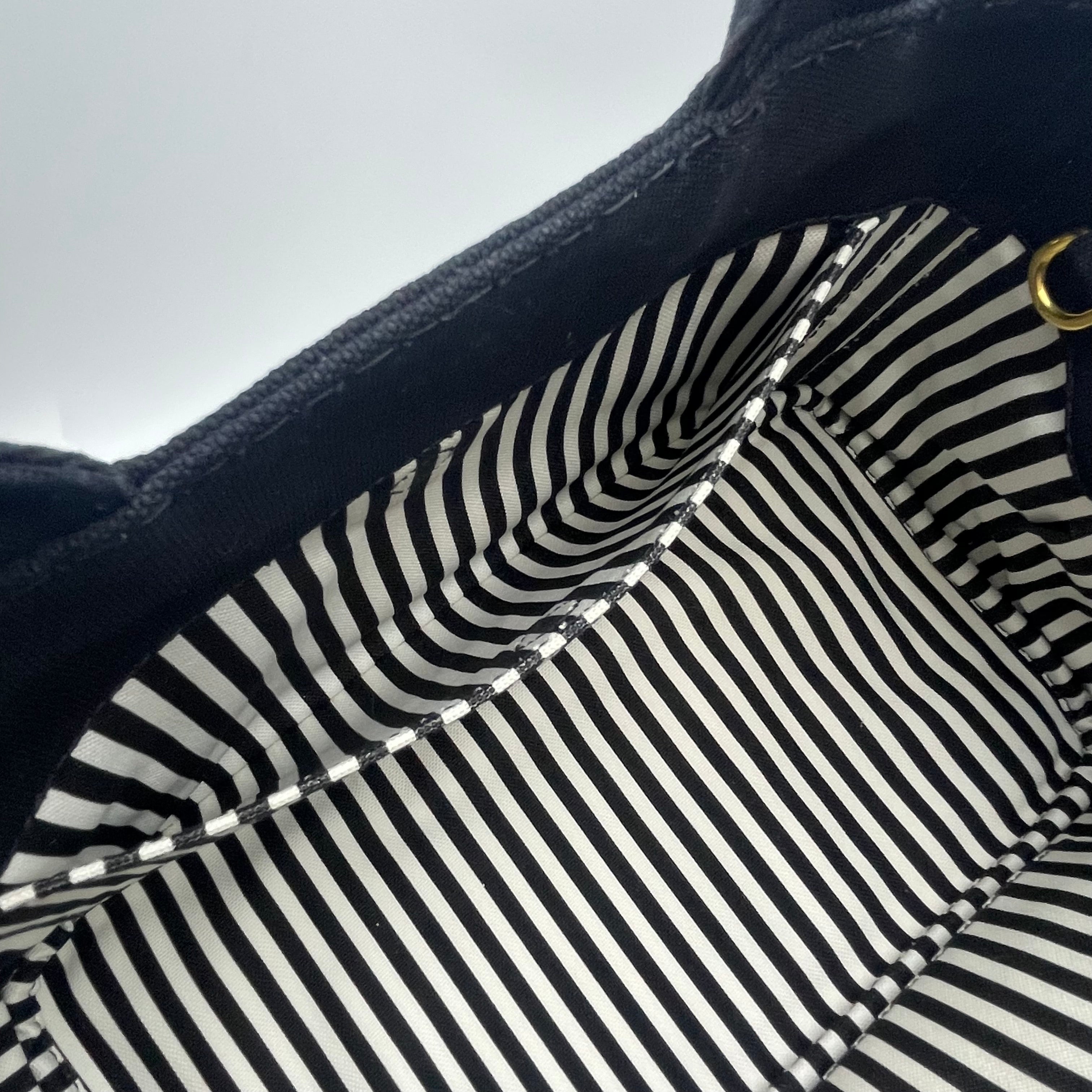 【送料無料】_ PRADA_(プラダ)_ミニカナパトートバッグ_ IBG439 黒/ストライプ _2WAYストラップ付き_ 中古品