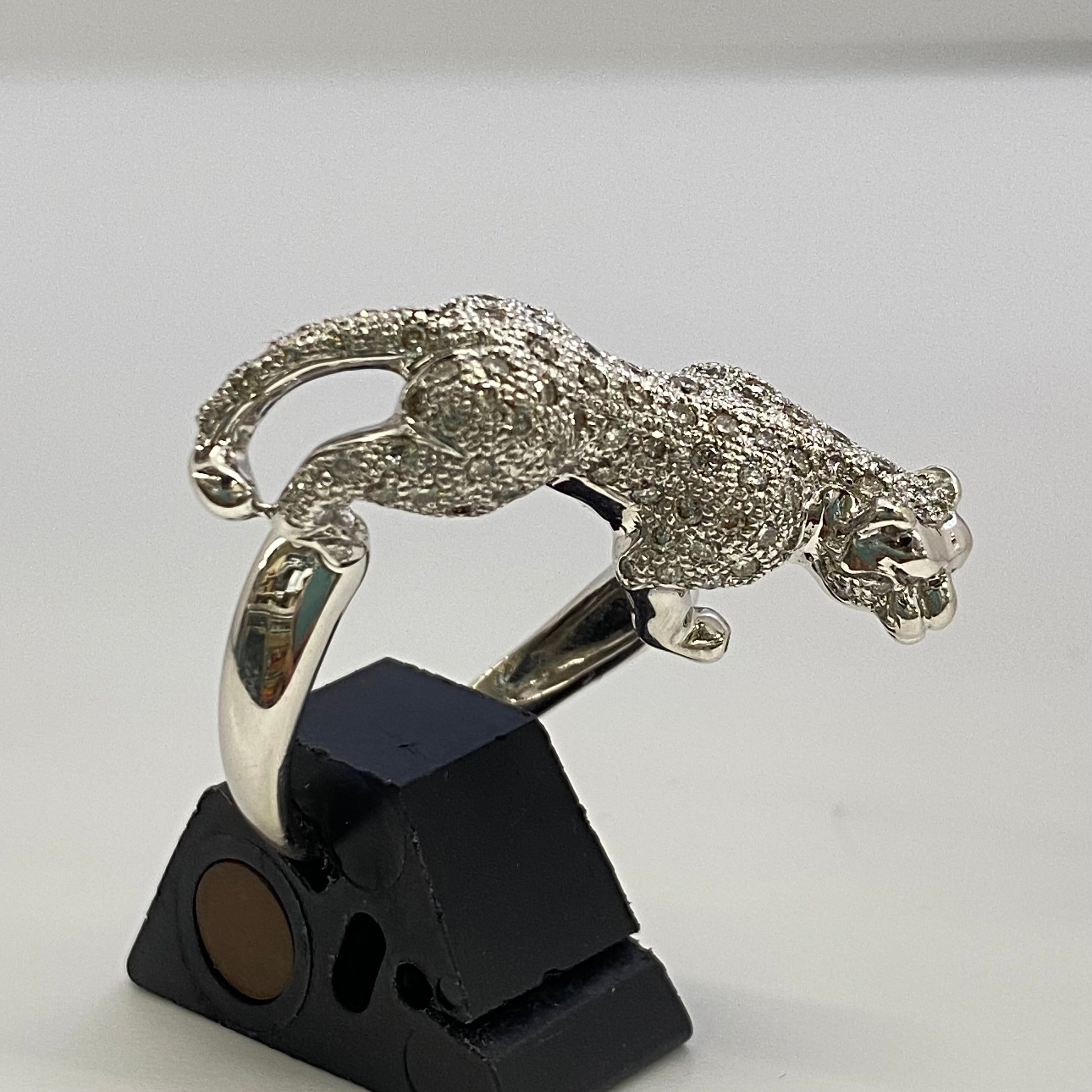 【送料無料】_ ノンブランド_K18WG/FD1.22ct _パンサーモチーフリング_中古品