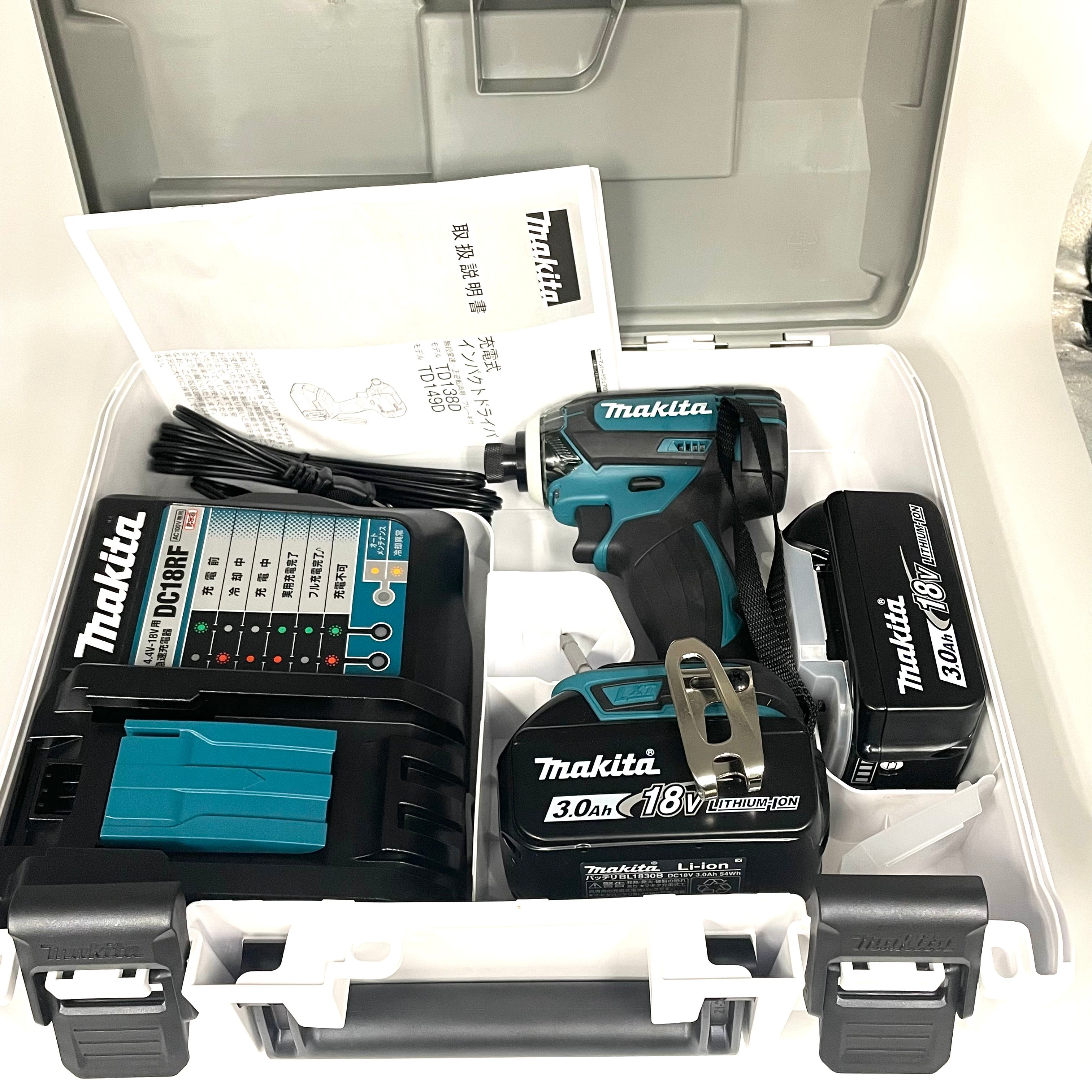 【送料無料】_ makita _(マキタ)_ 充電式インパクトドライバ_ TD149DRFX(青)_ 18V 3.0Ah (バッテリBL1830B×2本)_ 充電器DC18RF・ケース付 _未使用品