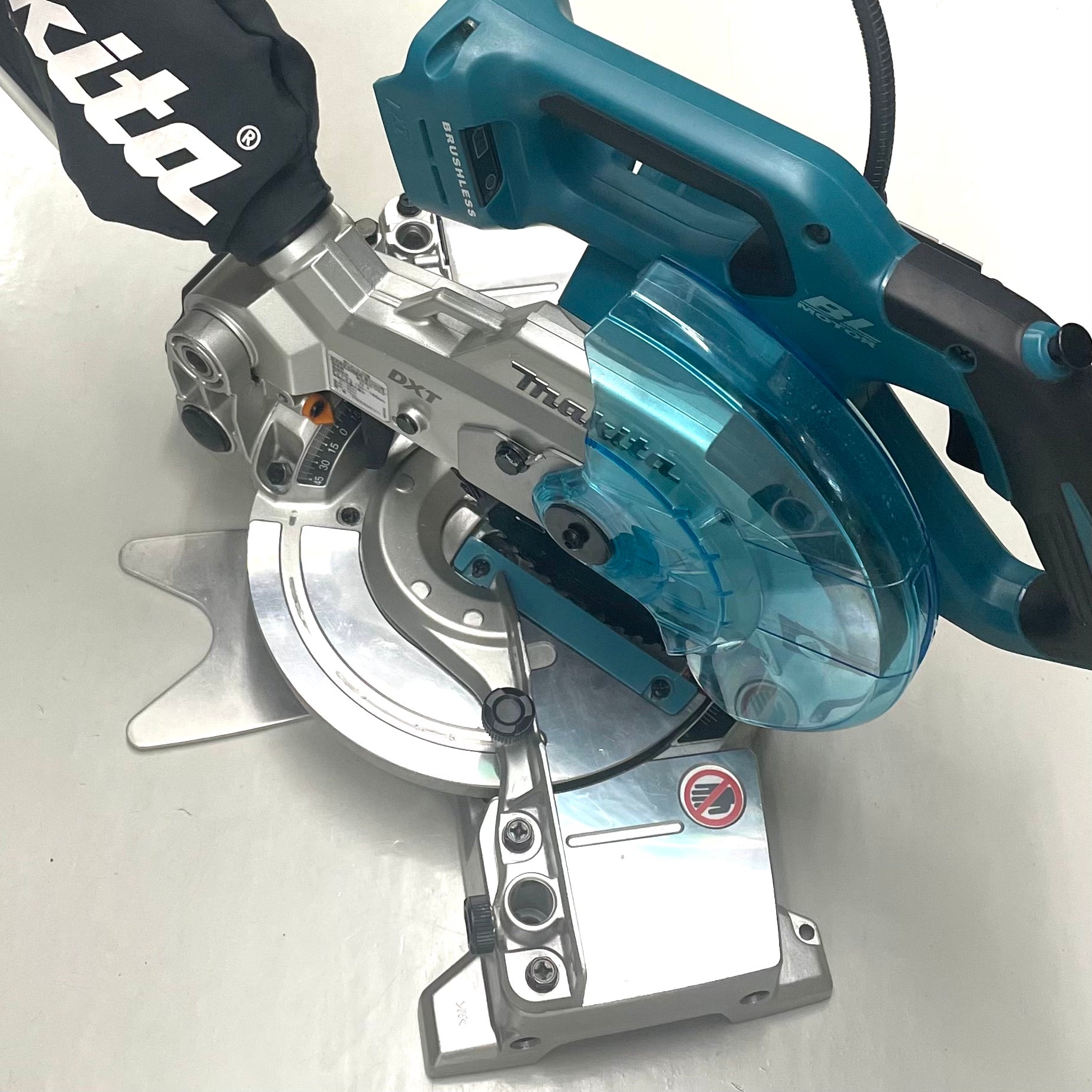 【送料無料】_ makita_(マキタ)_165ミリ充電式卓上マルノコ_LS600D 18Vアルミベース 本体のみ_ 中古品