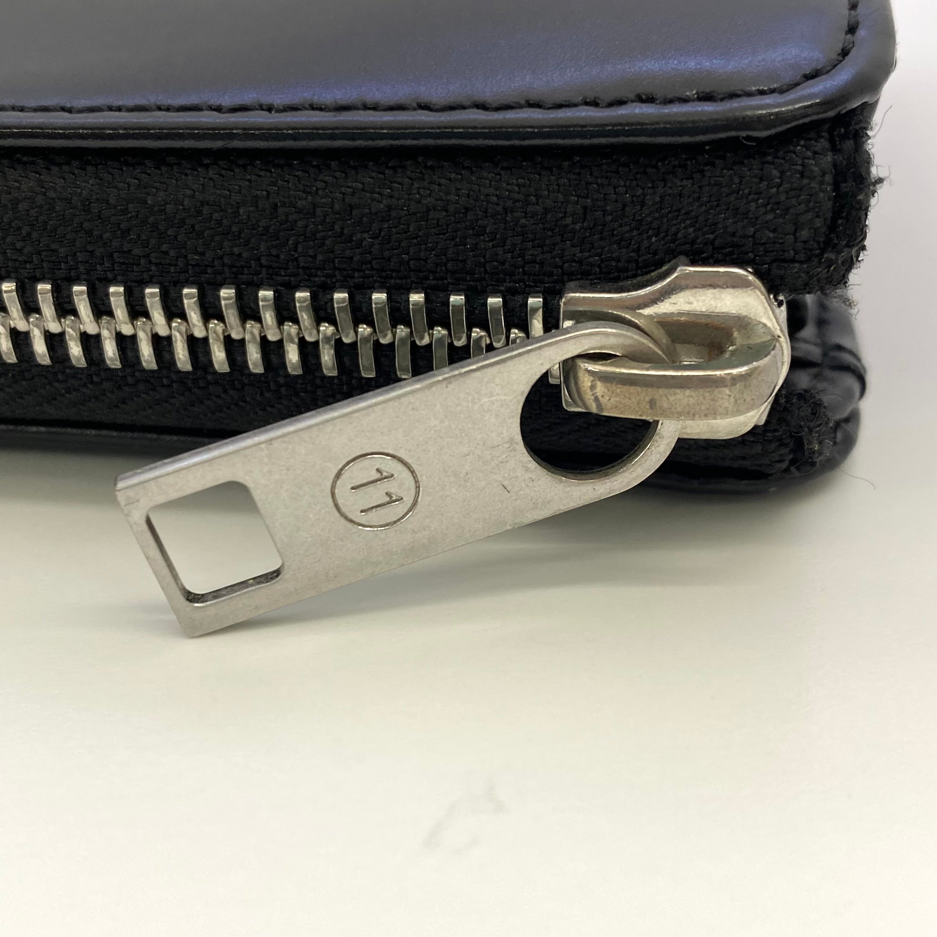 【送料無料】_Maison Margiela_(メゾンマルジェラ)_カーフスキン ブラック_S35UI0431-P2714-T8013_L字ファスナー長財布_中古品