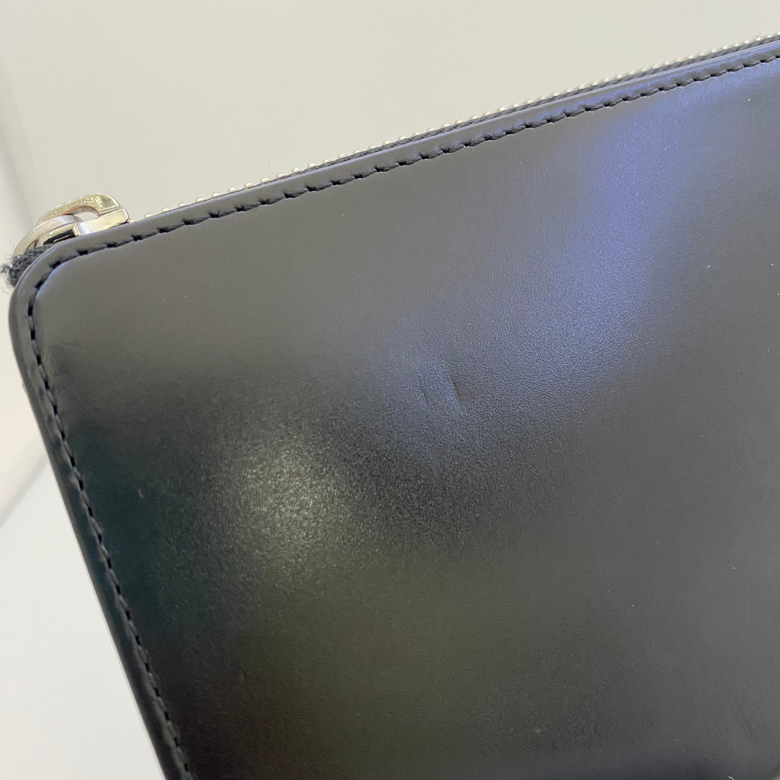 【送料無料】_Maison Margiela_(メゾンマルジェラ)_カーフスキン ブラック_S35UI0431-P2714-T8013_L字ファスナー長財布_中古品