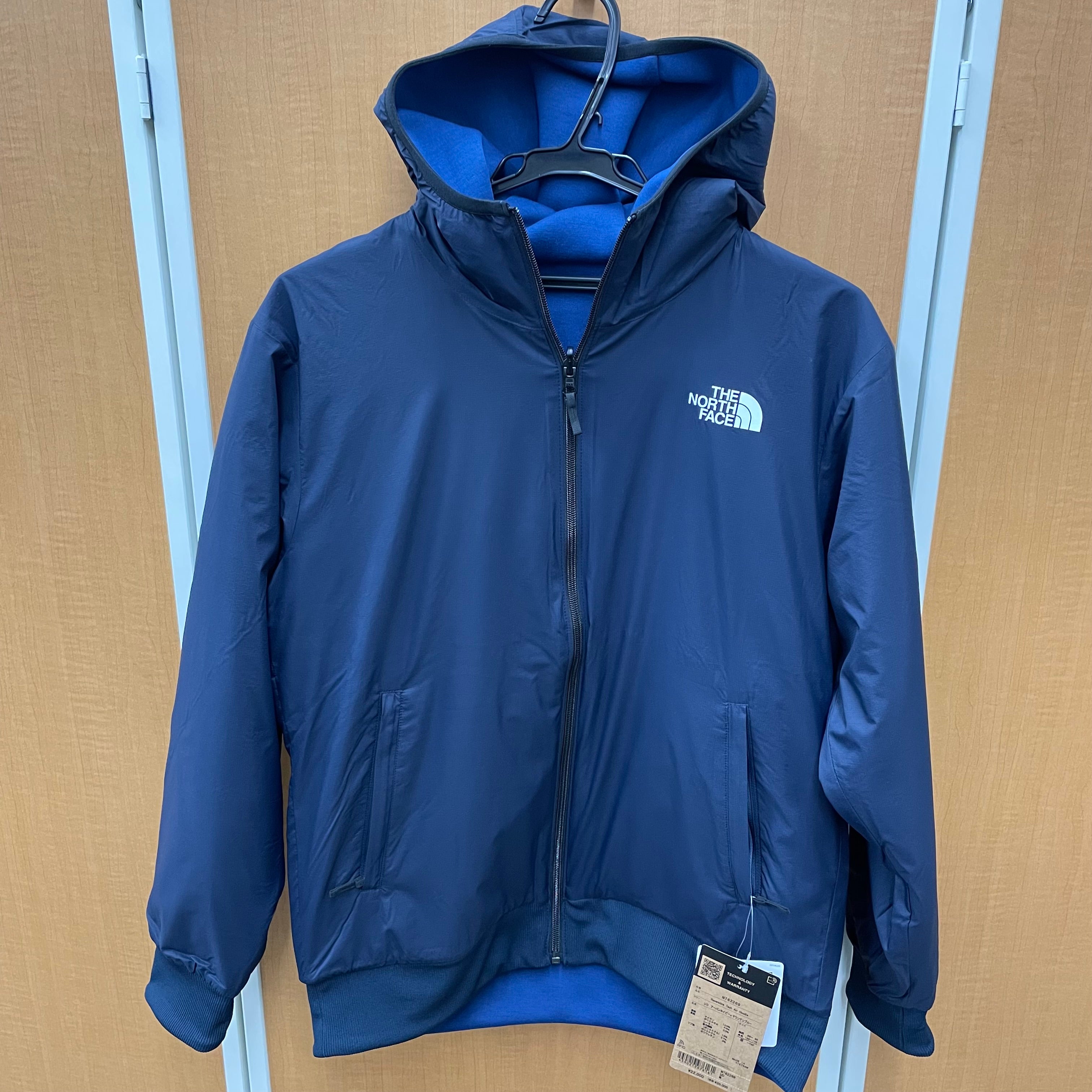 【送料無料】_ THE NORTH FACE_(ザ・ノースフェイス)_リバーシブルテックエアーフーディ(メンズ)_NT62289ネイビーxブルー _Mサイズ 未使用品