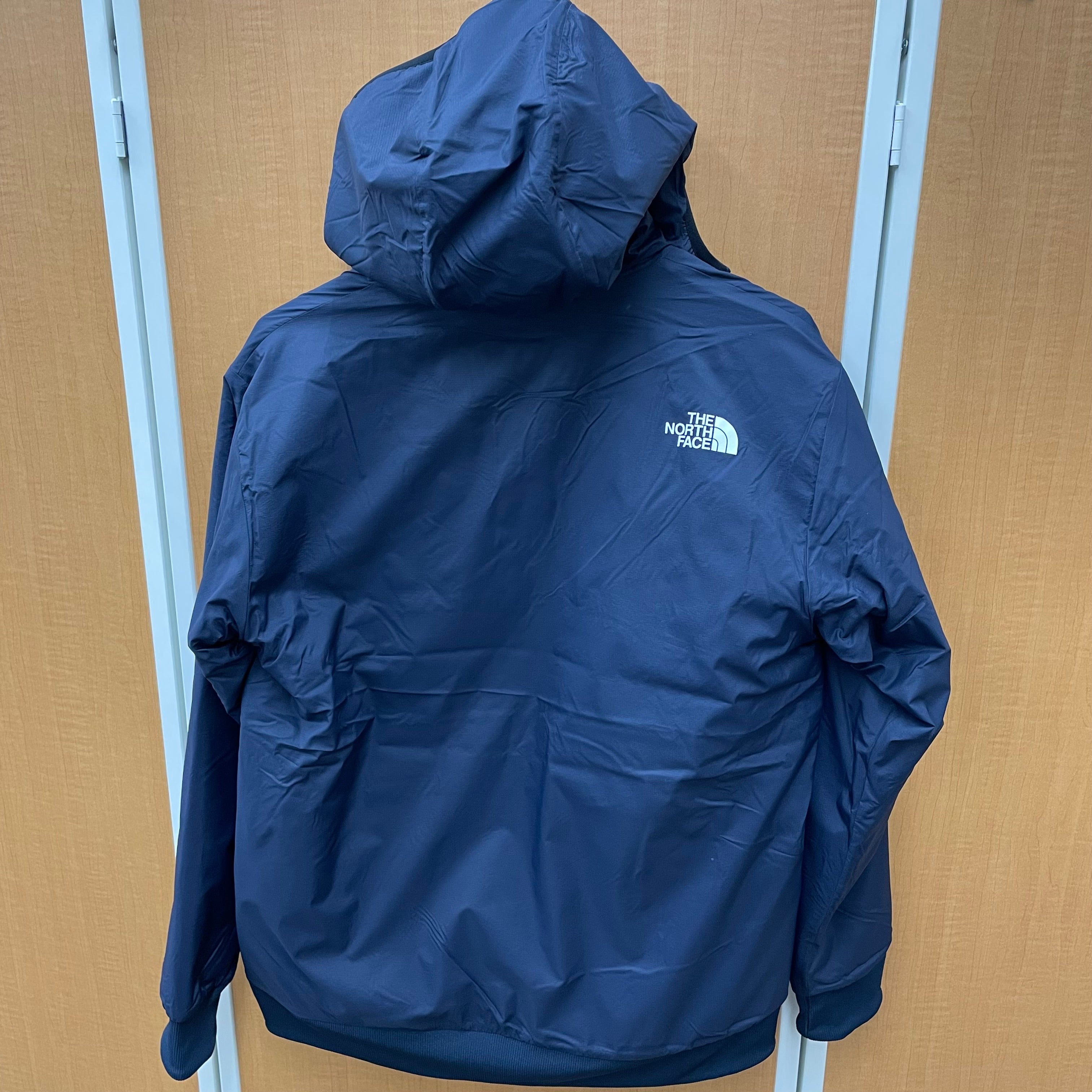 【送料無料】_ THE NORTH FACE_(ザ・ノースフェイス)_リバーシブルテックエアーフーディ(メンズ)_NT62289ネイビーxブルー _Mサイズ 未使用品