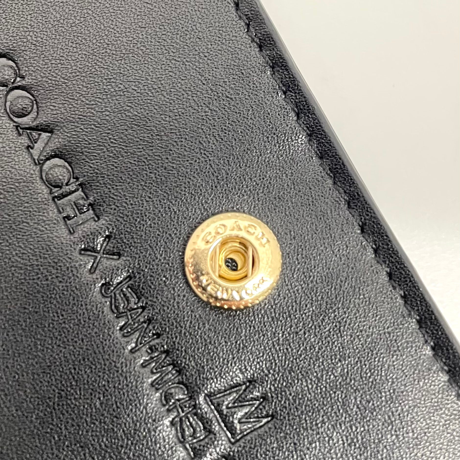 【送料無料】_ COACH_(コーチ)_ミシェル・バスキア コラボ_ 二つ折り財布 C5614 _中古品