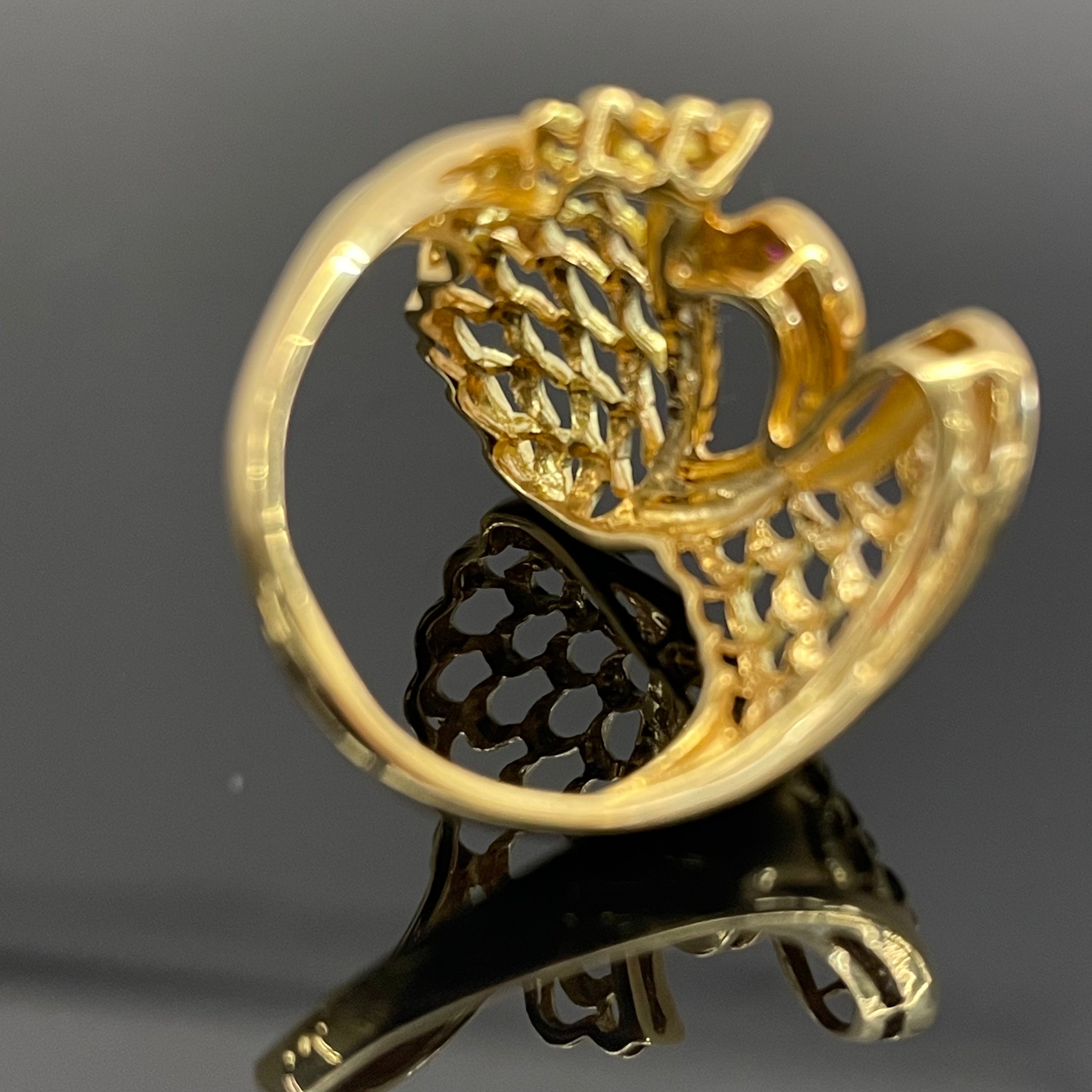 【送料無料】_ ノンブランド_ K18スワンモチーフリング _ルビー/ダイヤモンド付き_中古品