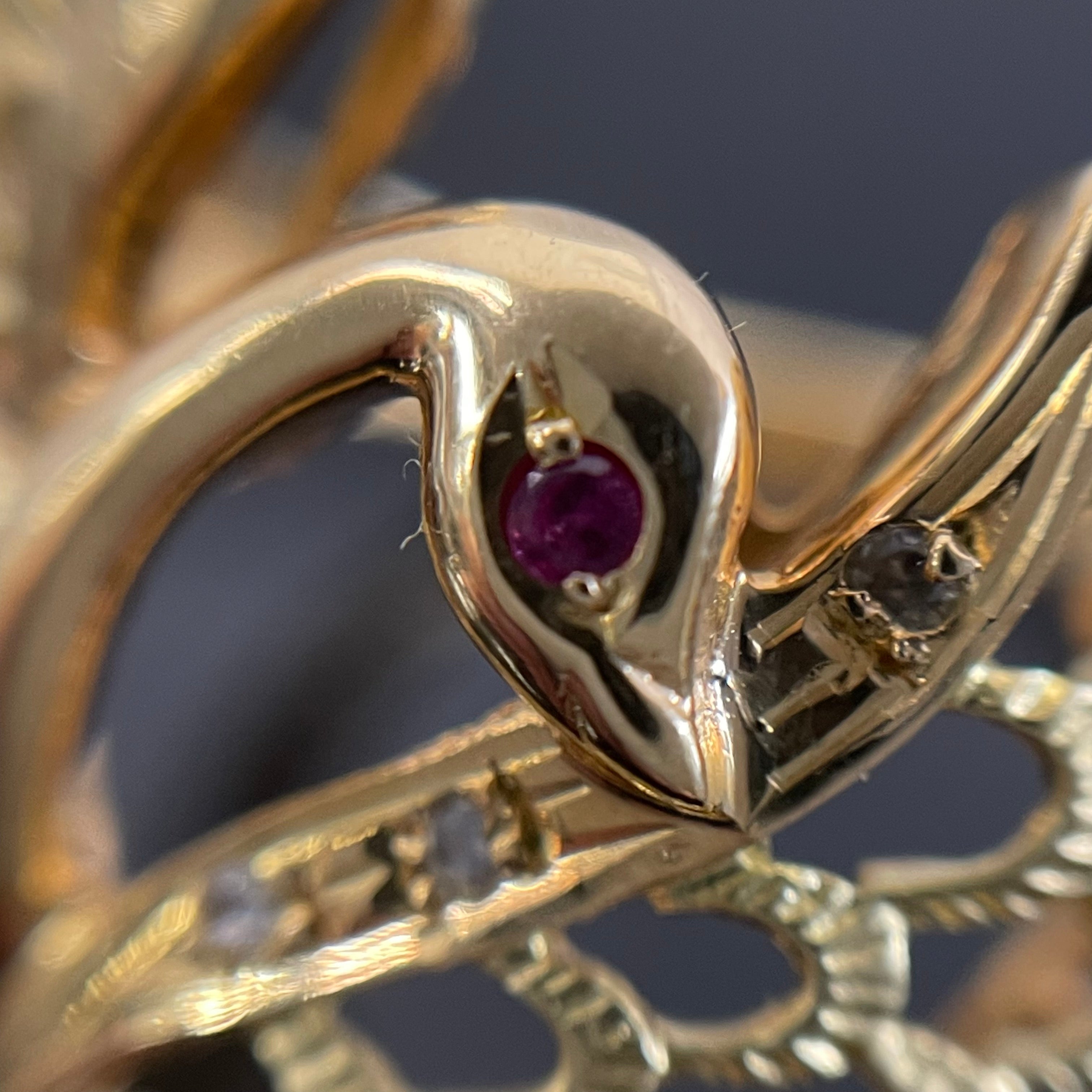 【送料無料】_ ノンブランド_ K18スワンモチーフリング _ルビー/ダイヤモンド付き_中古品