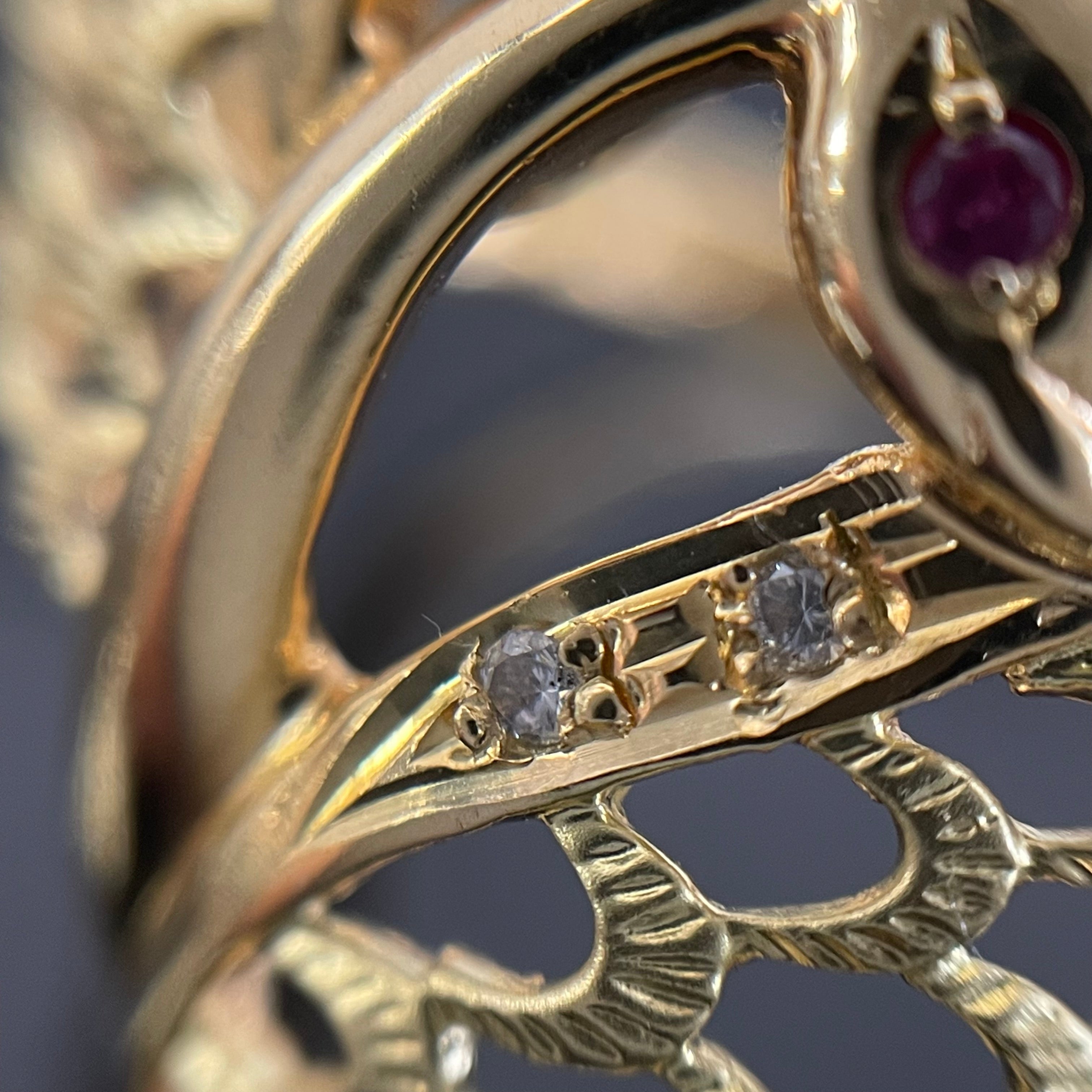 【送料無料】_ ノンブランド_ K18スワンモチーフリング _ルビー/ダイヤモンド付き_中古品