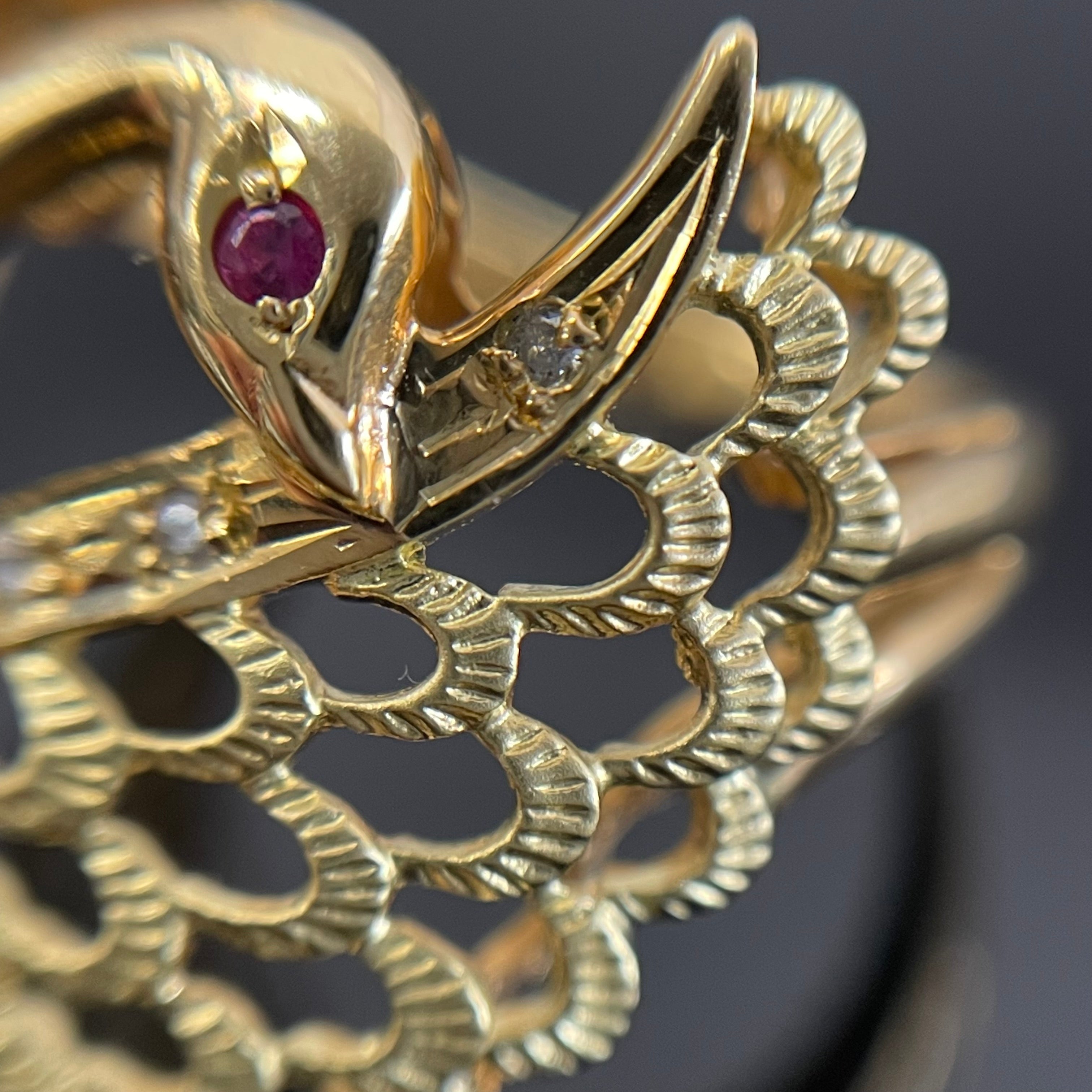 【送料無料】_ ノンブランド_ K18スワンモチーフリング _ルビー/ダイヤモンド付き_中古品