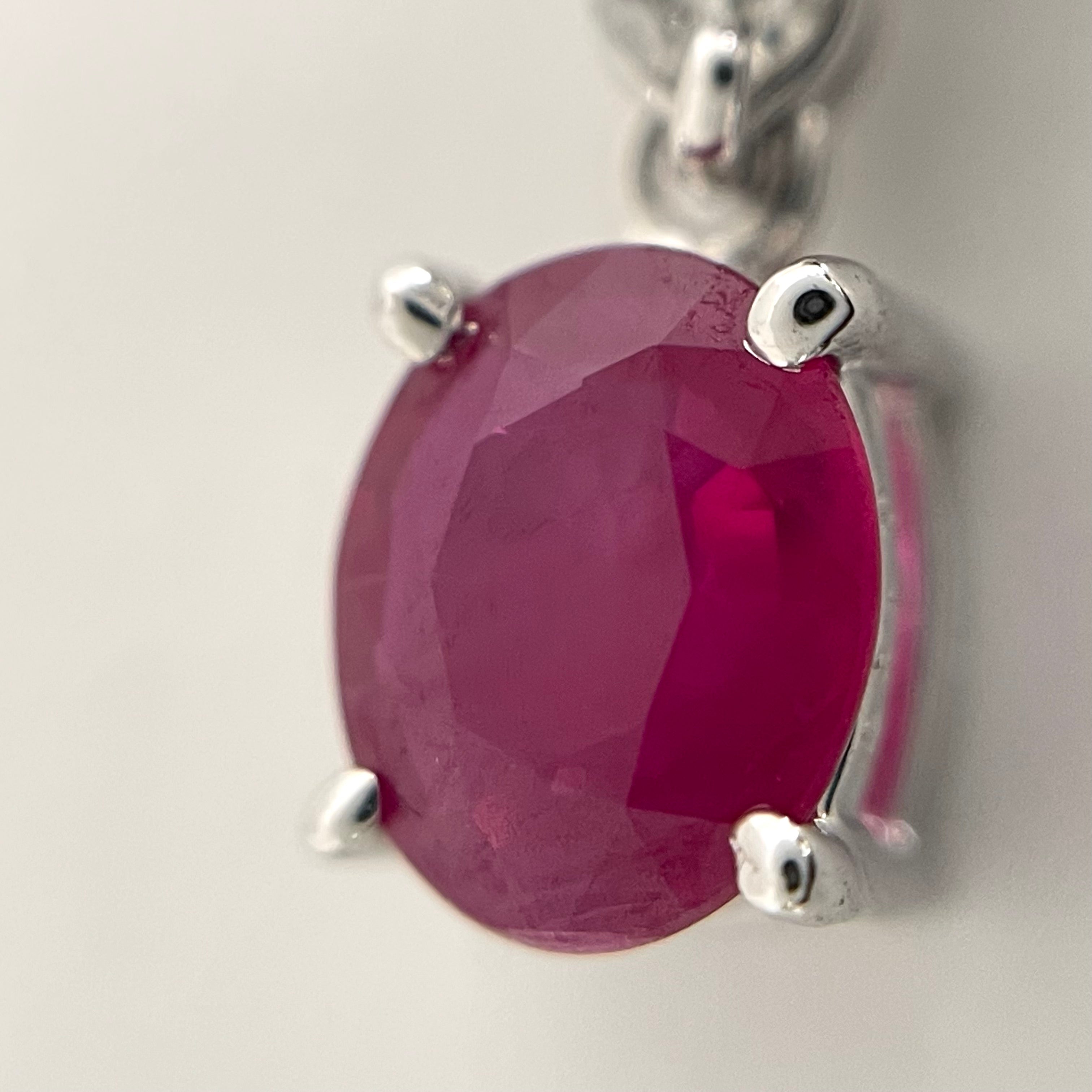 ノンブランド _K18WGネックレス_ ルビー1.53/ダイヤ0.07ct _中古品