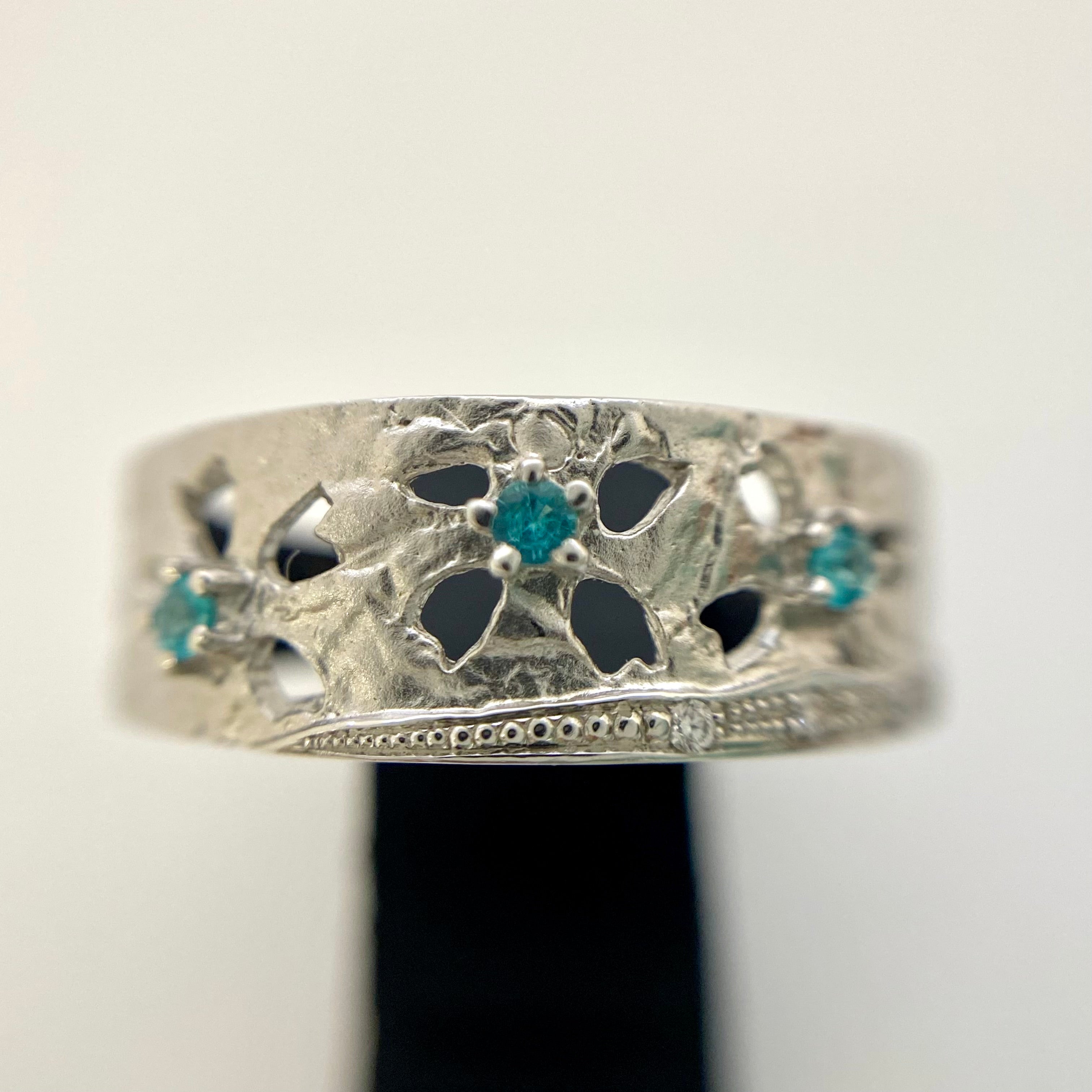 【送料無料】_水野薫子 作家ジュエリー_K18WG FD0.03ct 色石0.06ct_彫金 花びらモチーフ_リング 5.2g_中古品