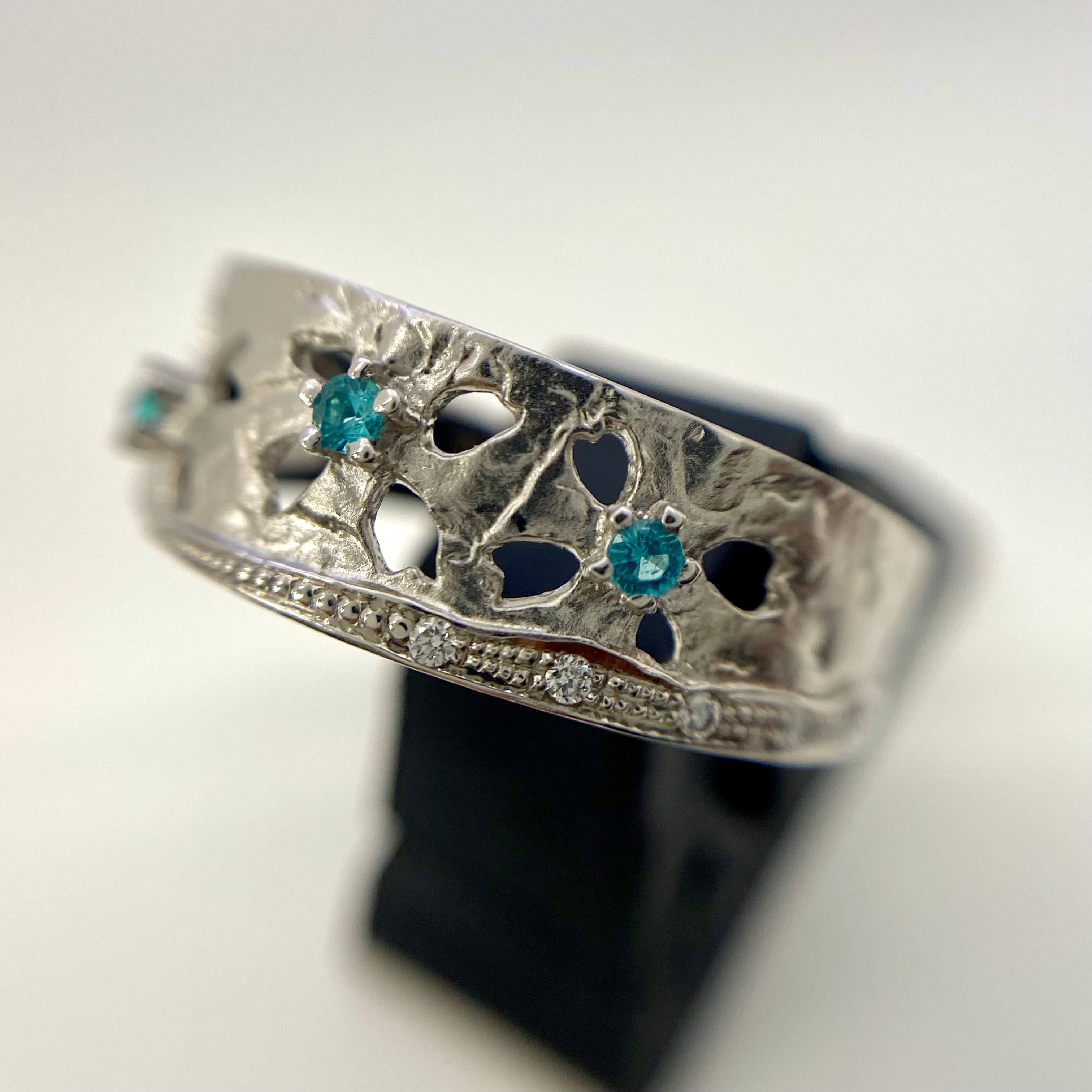 【送料無料】_水野薫子 作家ジュエリー_K18WG FD0.03ct 色石0.06ct_彫金 花びらモチーフ_リング 5.2g_中古品