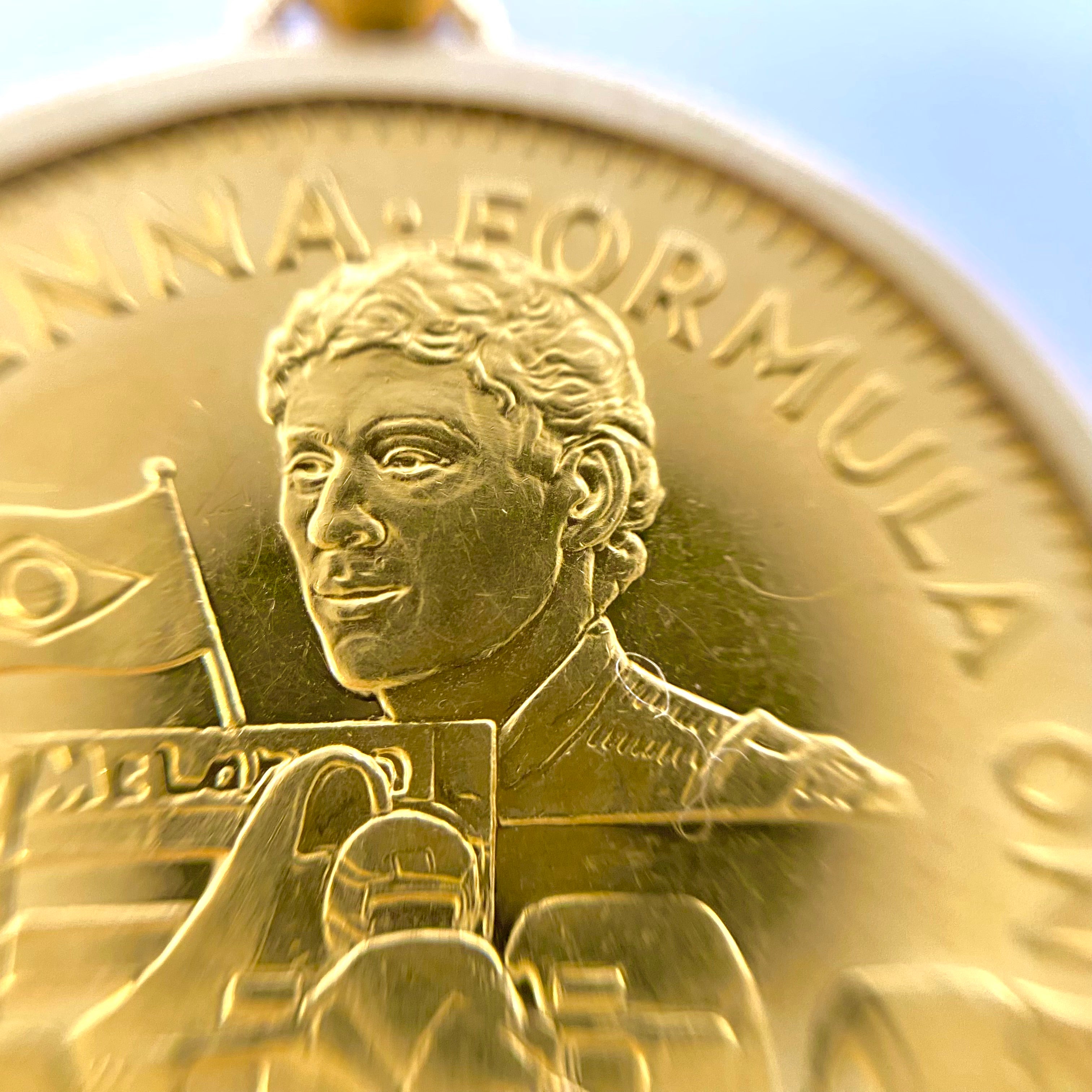 【送料無料】_ F1アイルトンセナ_1/2OZ 純金コイン_ペンダントトップ _総重量18.1g_中古品