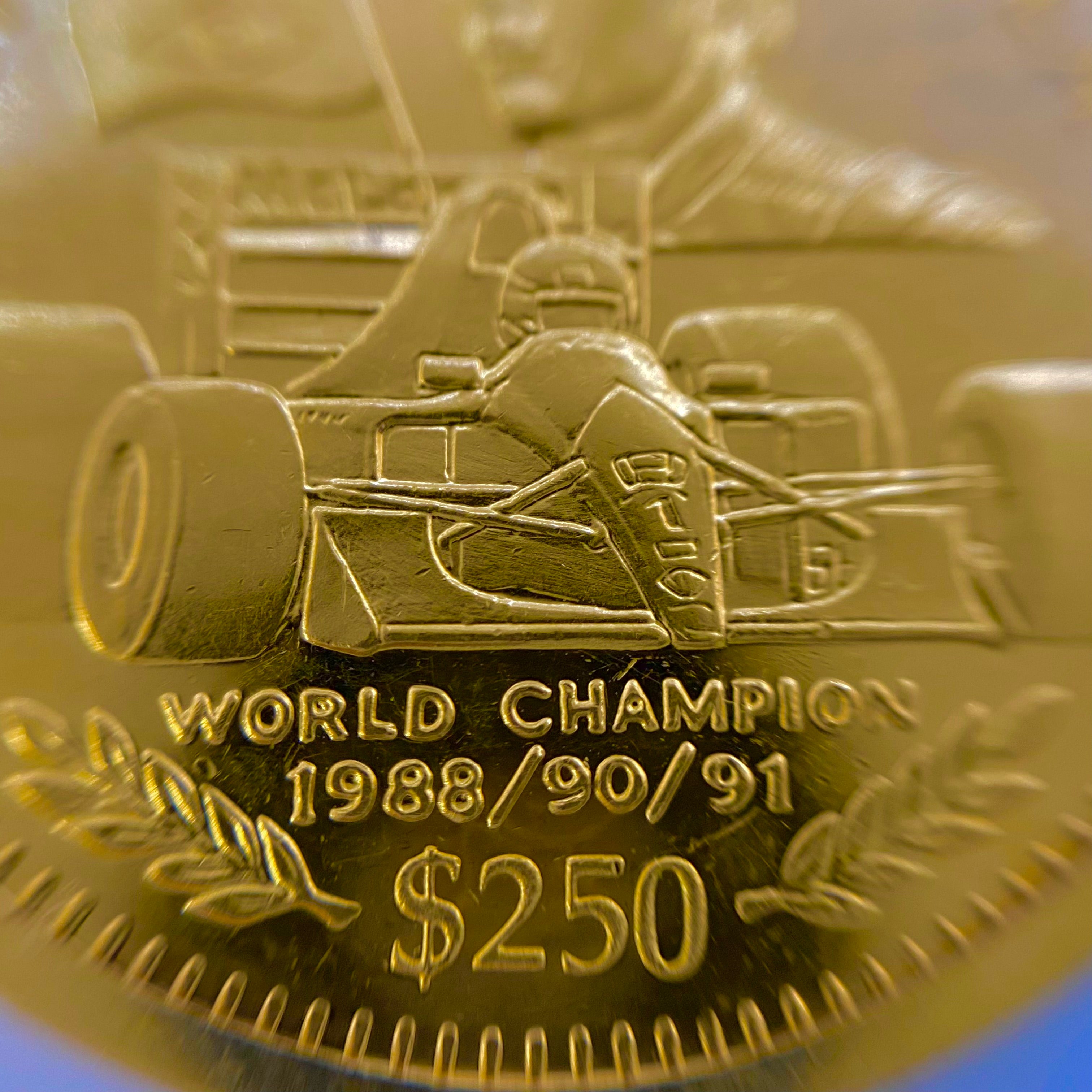 【送料無料】_ F1アイルトンセナ_1/2OZ 純金コイン_ペンダントトップ _総重量18.1g_中古品