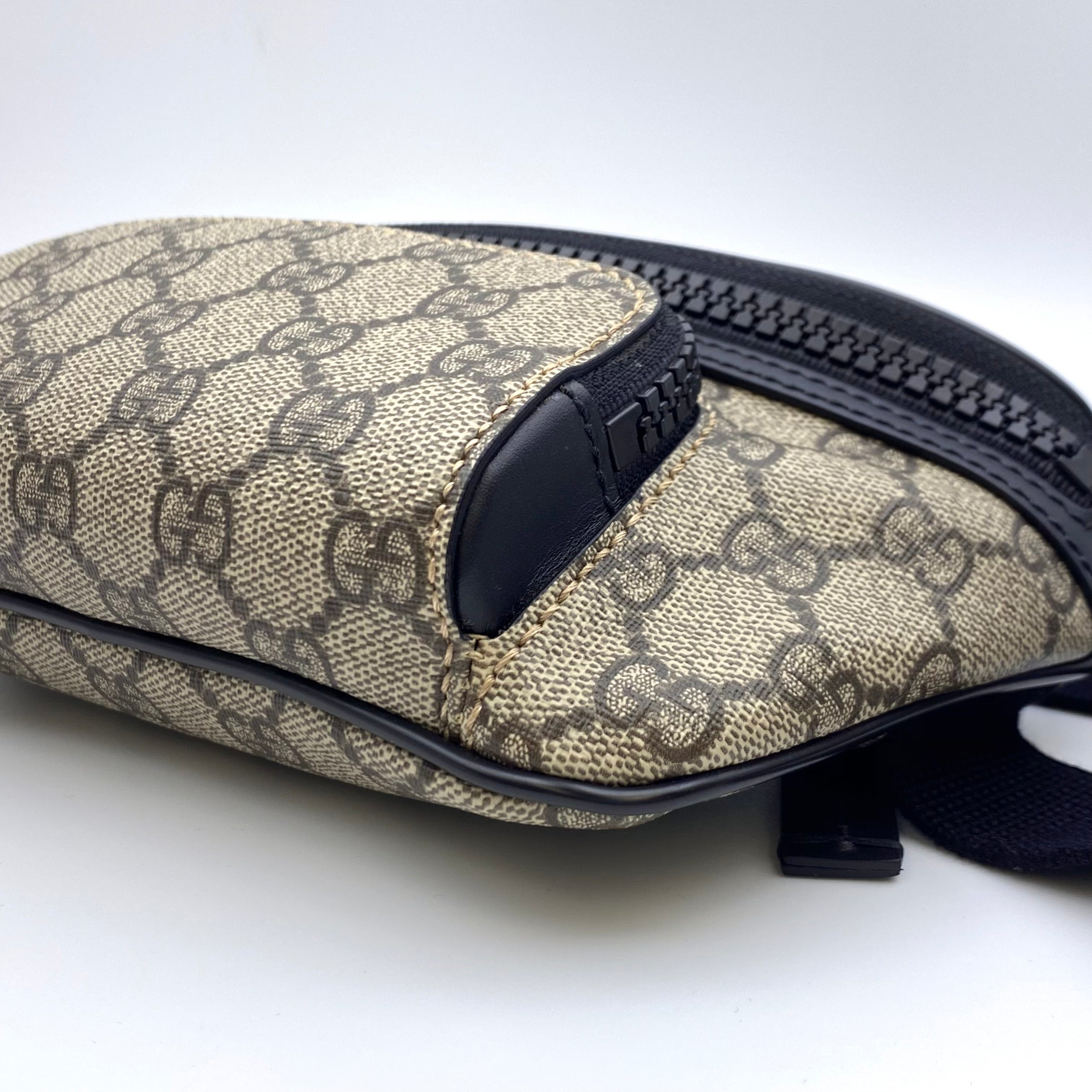 【送料無料】_ GUCCI_(グッチ)_GGスプリーム ウエストポーチ_ ベージュ×ブラック_ 450946 _中古品