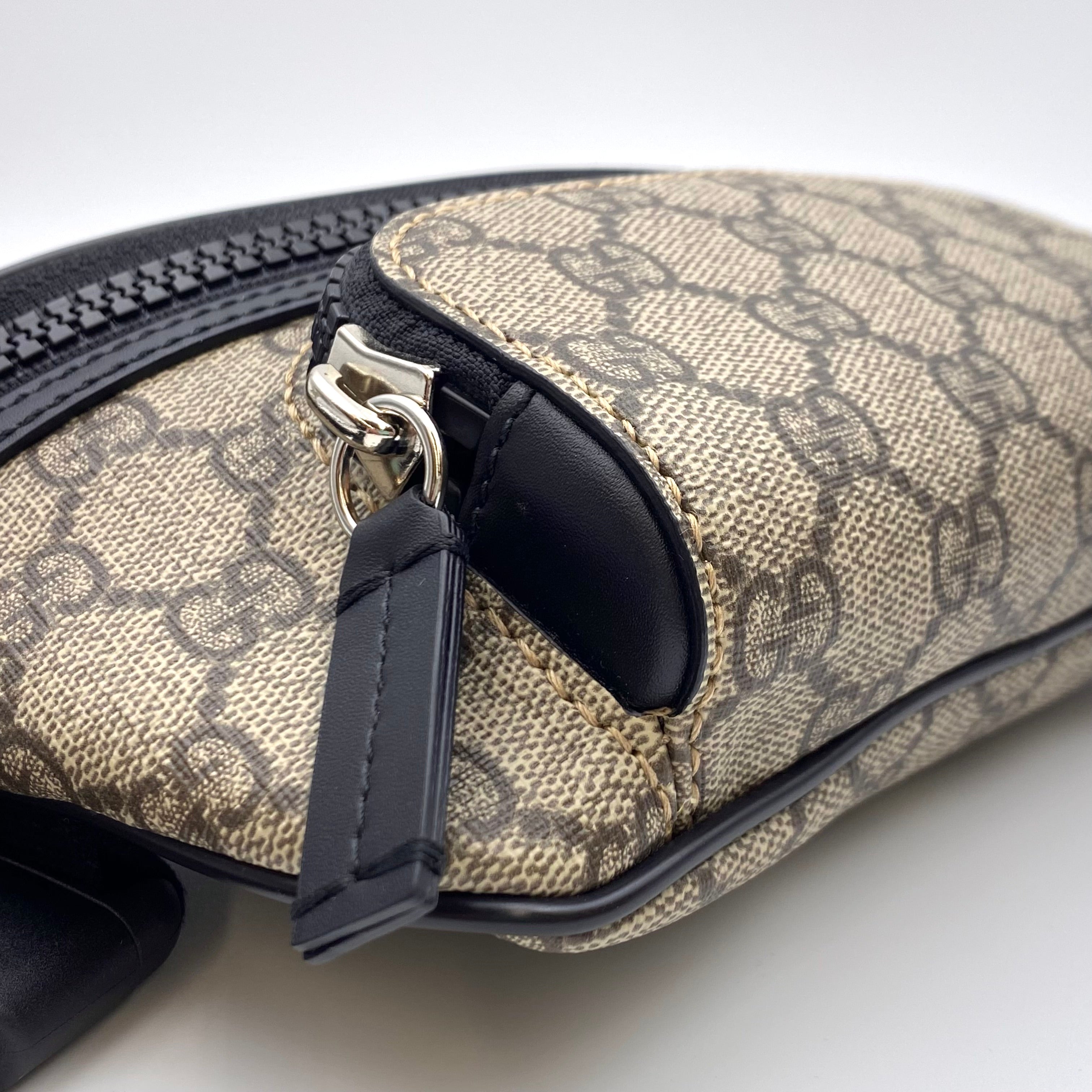 【送料無料】_ GUCCI_(グッチ)_GGスプリーム ウエストポーチ_ ベージュ×ブラック_ 450946 _中古品