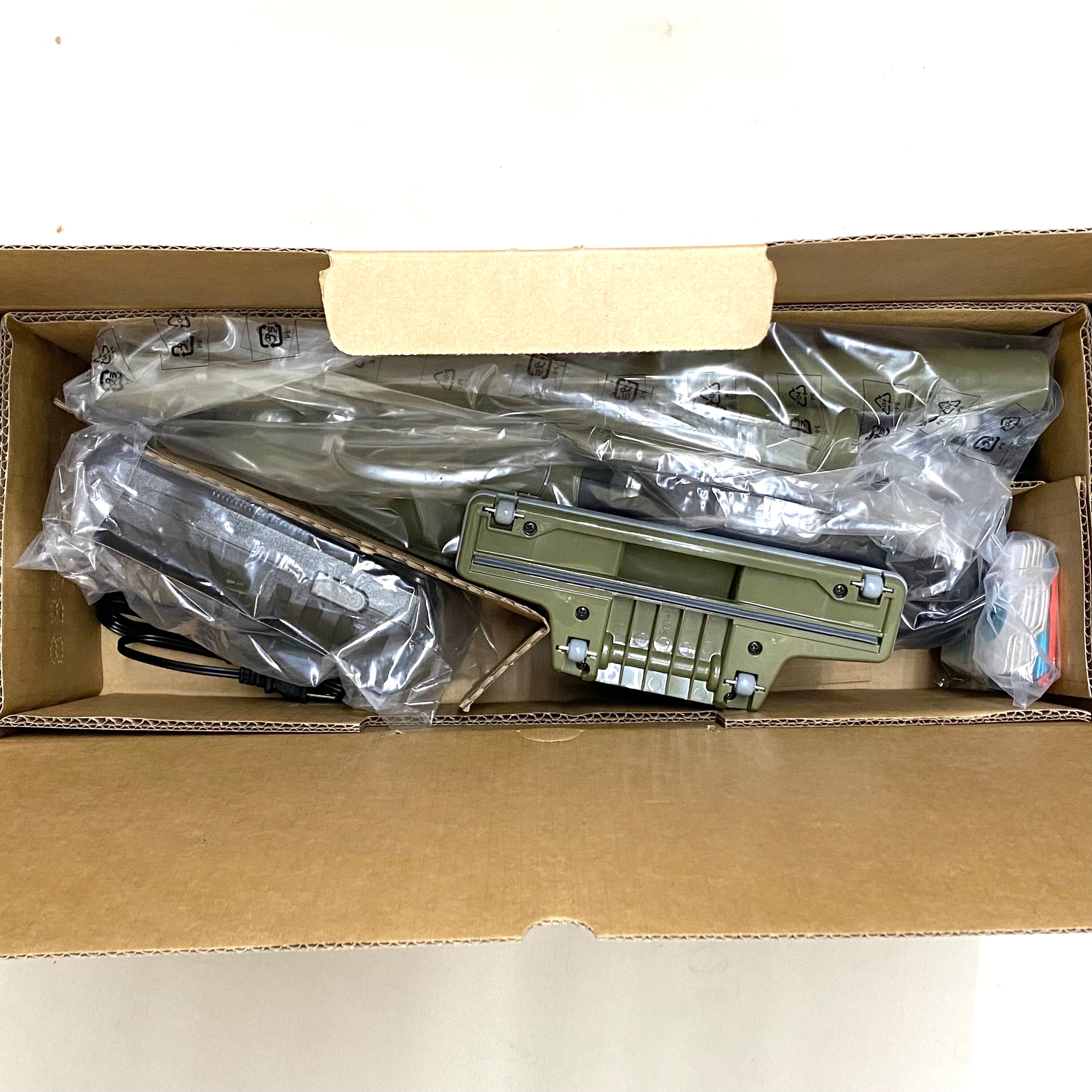 【送料無料】_ makita _(マキタ) _充電式クリーナーCL285FDRFO(オリーブ) _18V 3. 0Ah (バッテリBL1830B×1本)_充電器DC18RF_ 未使用品