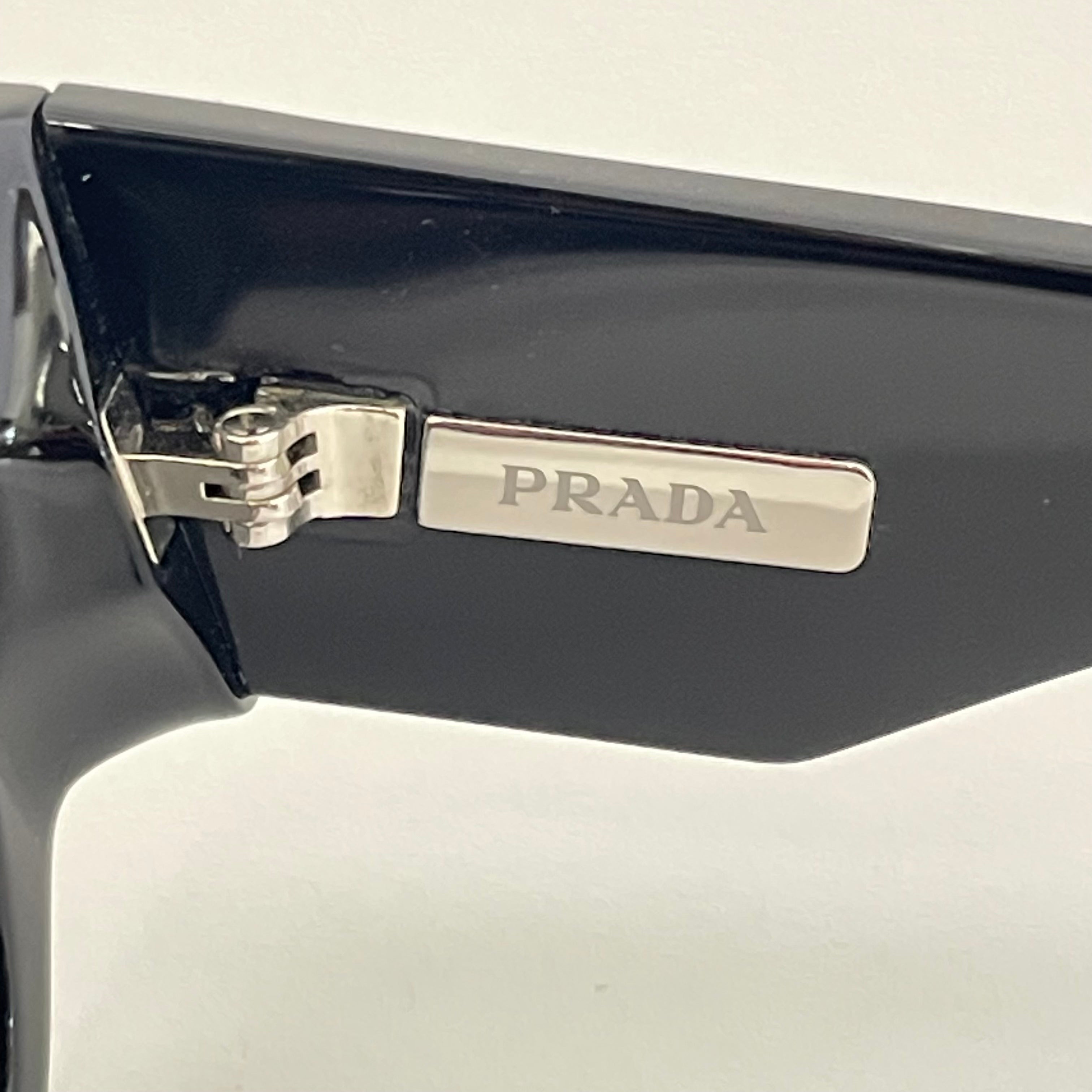 【送料無料】_ PRADA_(プラダ)_トライアングルロゴ サングラス_ SPR10Z_ 中古品