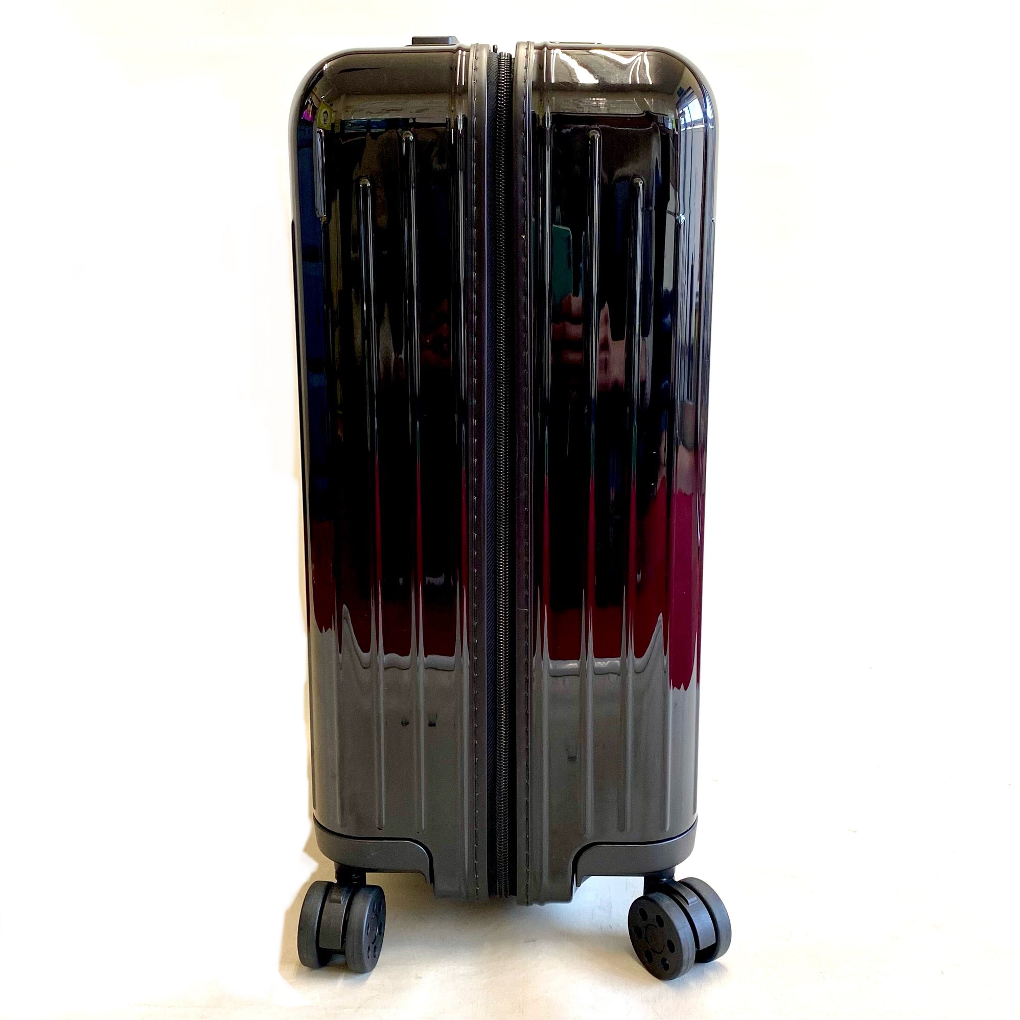 【送料無料】_RIMOWA(リモワ)_Essential Lite エッセンシャルライト_キャビン 82353621_黒 37L スーツケース_中古品