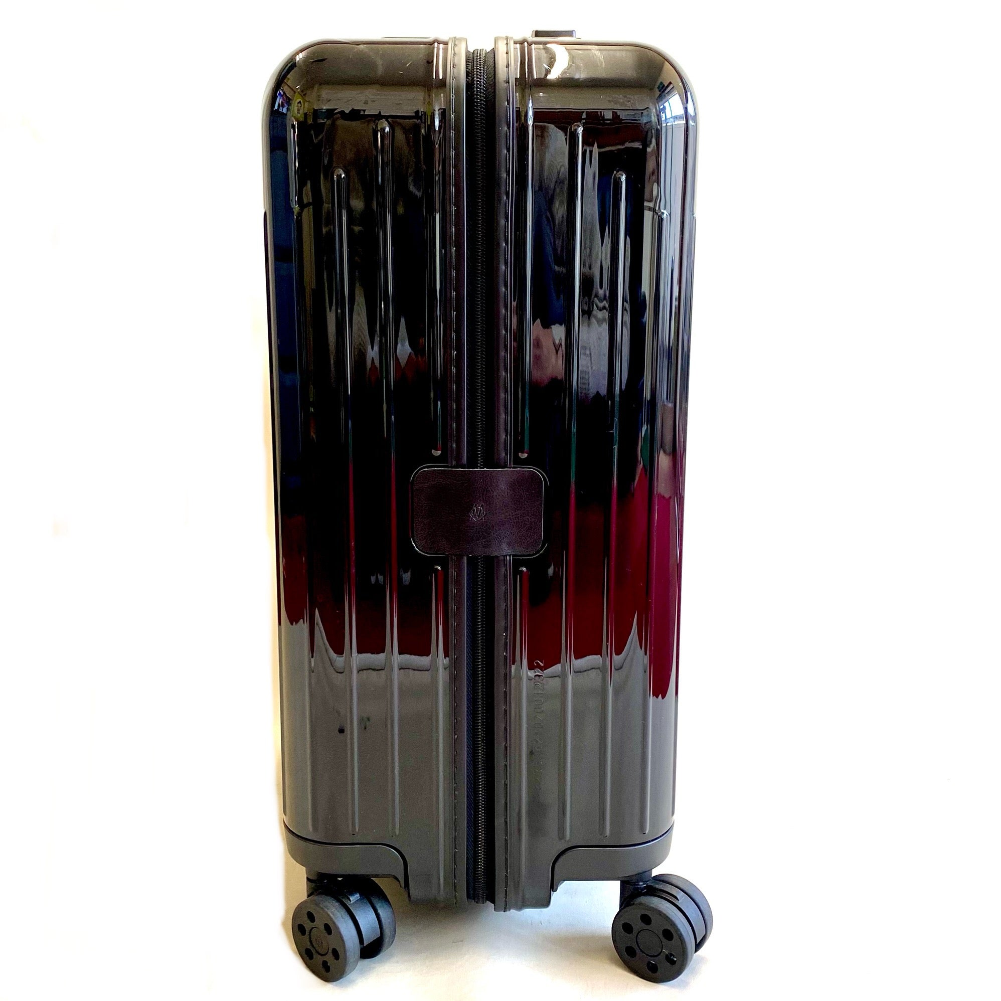 【送料無料】_RIMOWA(リモワ)_Essential Lite エッセンシャルライト_キャビン 82353621_黒 37L スーツケース_中古品