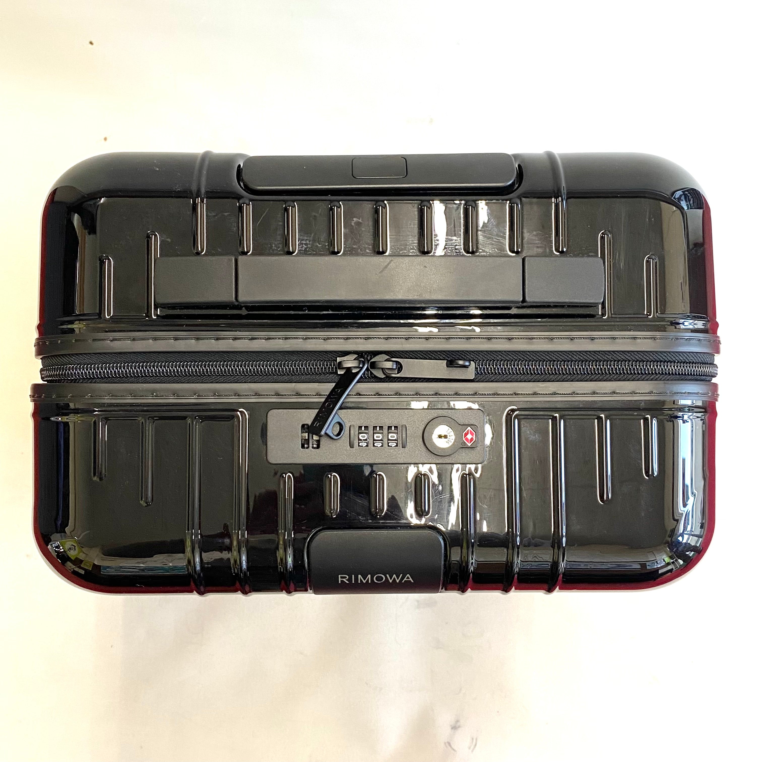 【送料無料】_RIMOWA(リモワ)_Essential Lite エッセンシャルライト_キャビン 82353621_黒 37L スーツケース_中古品