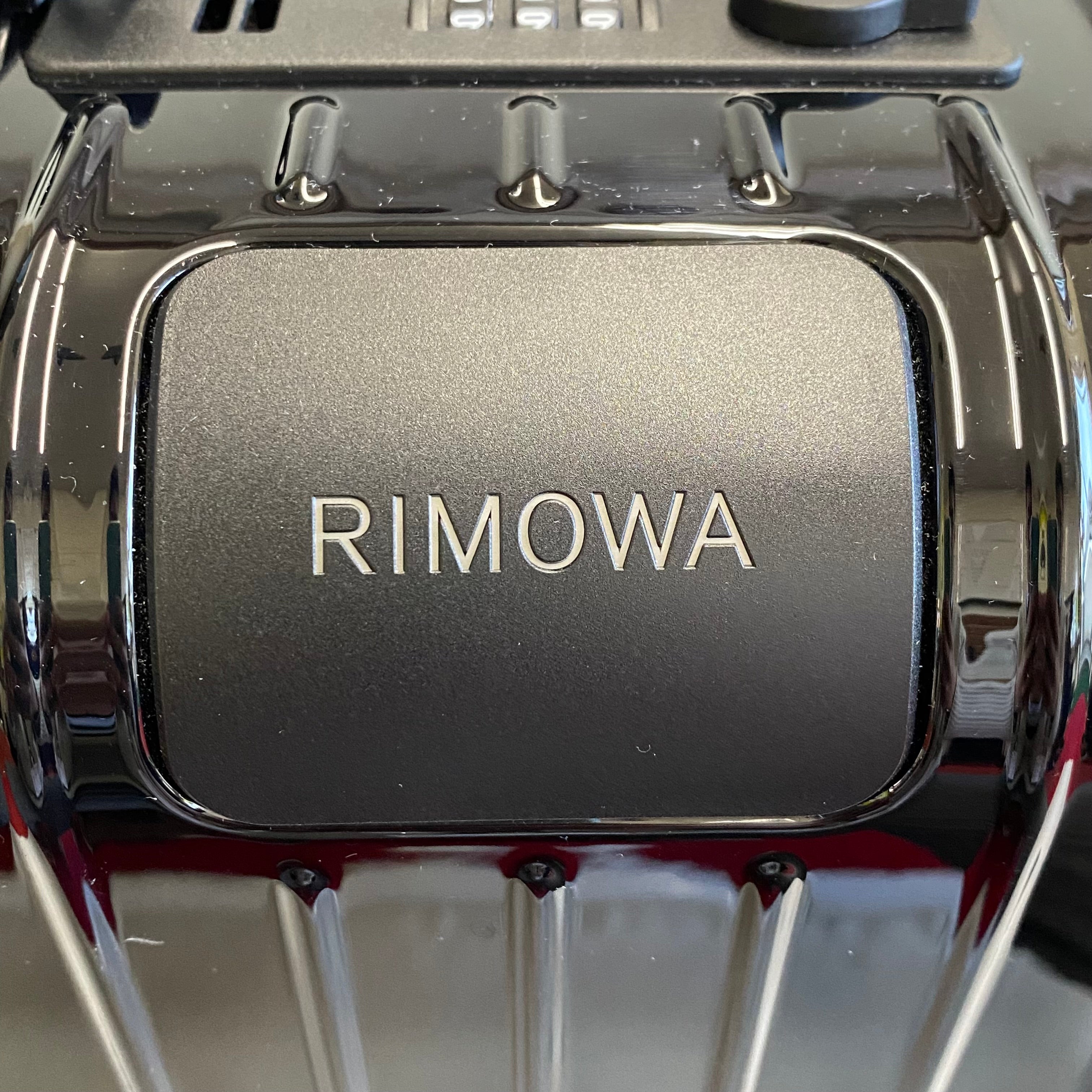 【送料無料】_RIMOWA(リモワ)_Essential Lite エッセンシャルライト_キャビン 82353621_黒 37L スーツケース_中古品