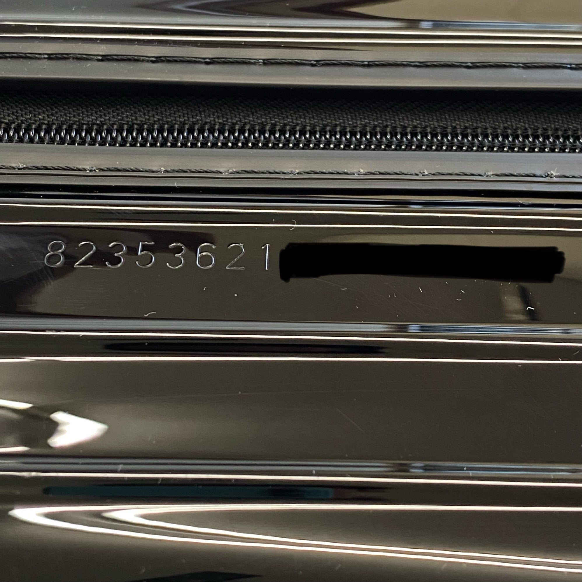 【送料無料】_RIMOWA(リモワ)_Essential Lite エッセンシャルライト_キャビン 82353621_黒 37L スーツケース_中古品