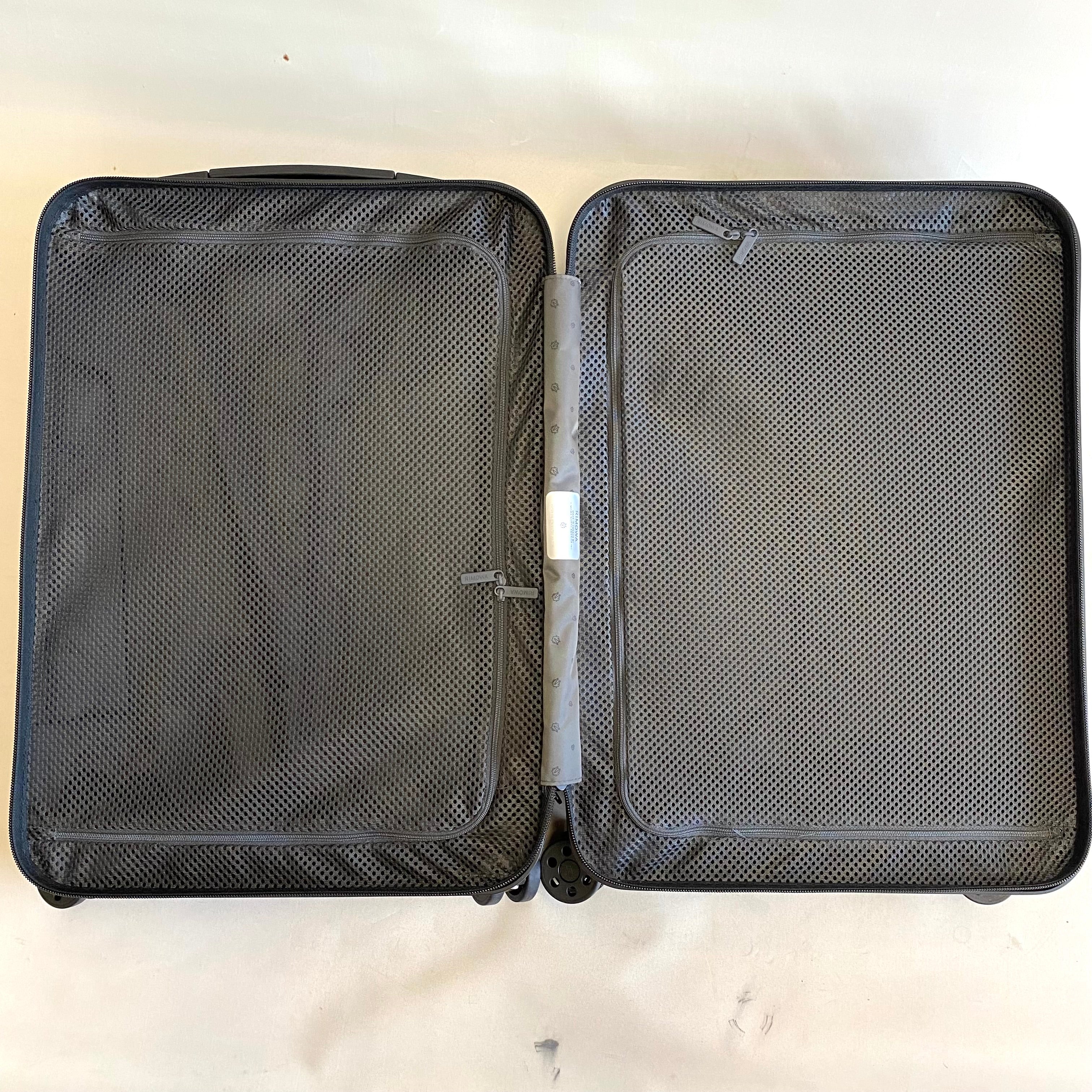 【送料無料】_RIMOWA(リモワ)_Essential Lite エッセンシャルライト_キャビン 82353621_黒 37L スーツケース_中古品