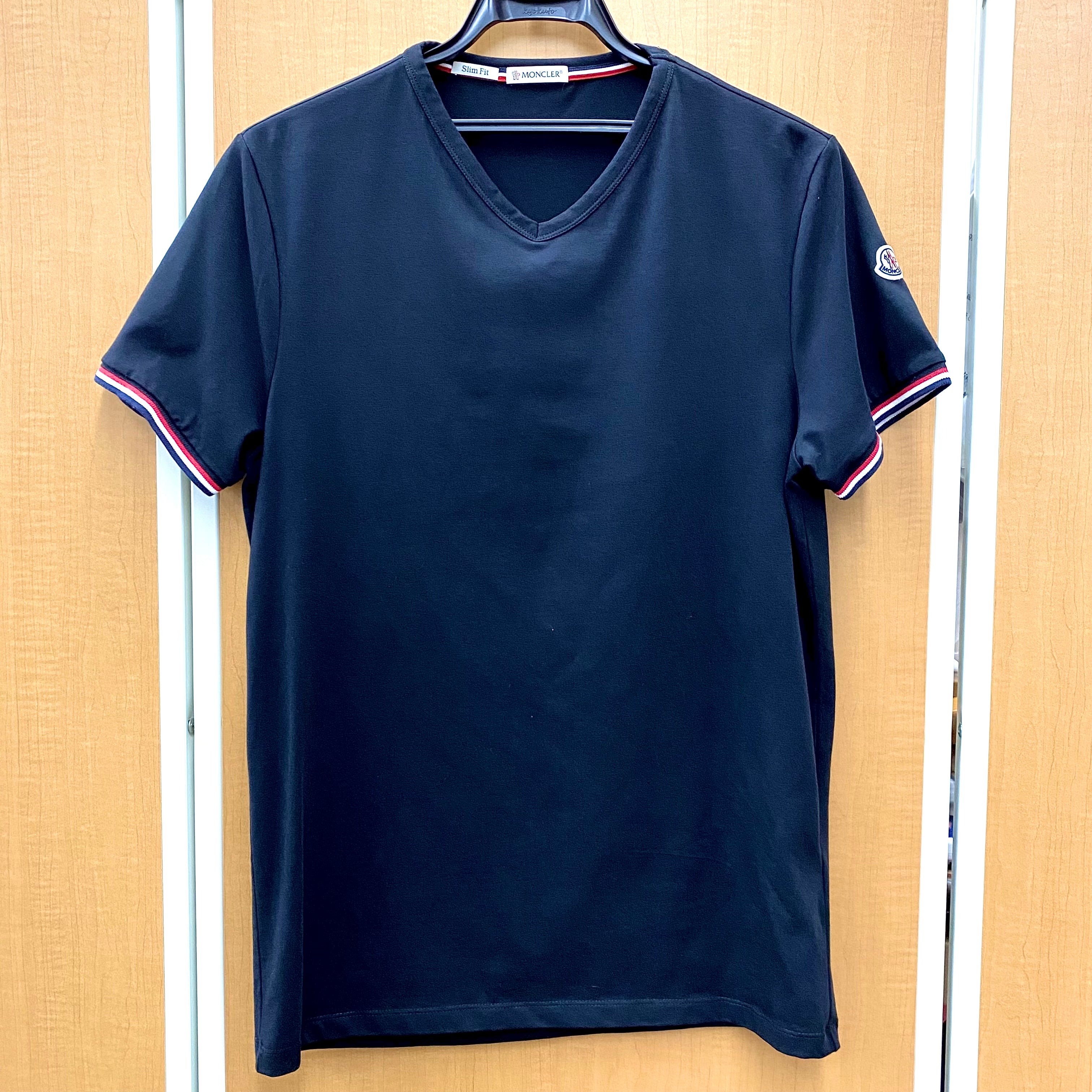 【送料無料】_ MONCLER_(モンクレール)_メンズVネックコットンTシャツ_ MAGLIA SLIMFIT_ ブラック Mサイズ_中古品